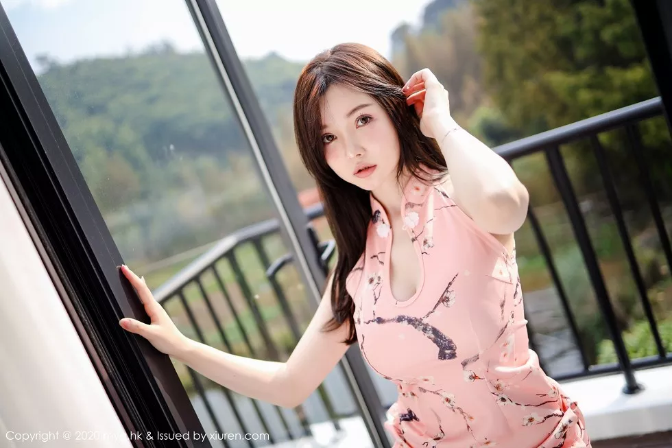 Xgyw.Org_[MyGirl美媛馆]Vol.460_女神糯美子MINI粉色古韵旗袍配粉色蕾丝袜撩人诱惑写真76P