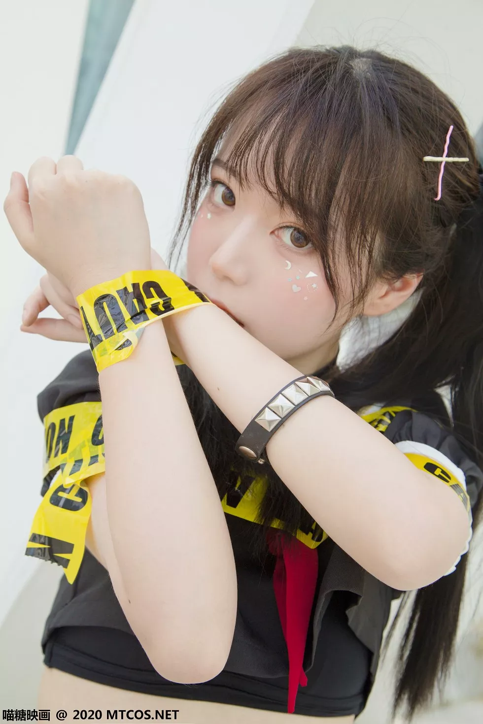 Xgyw.Org_[喵糖映画]Vol.314_魔法少女户外性感黑色制服短裙露白嫩美腿迷人诱惑写真35P