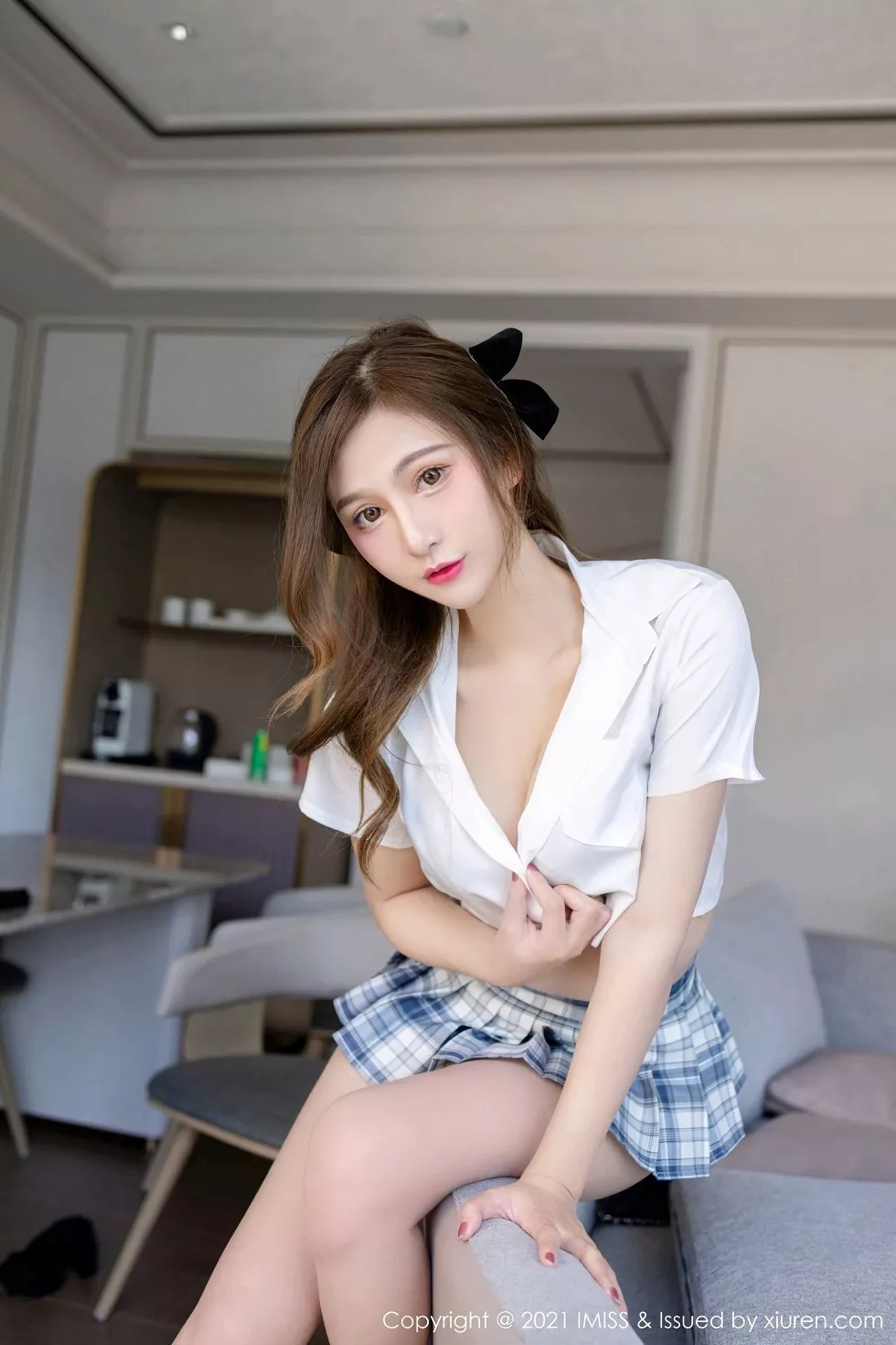 Xgyw.Org_[IMISS爱蜜社]Vol.543_气质女神Lavinia肉JK制服配黑丝筒袜露性感内衣诱惑写真61P