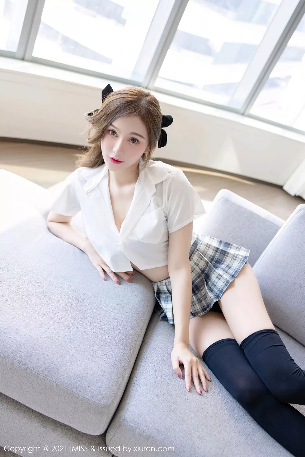 Xgyw.Org_[IMISS爱蜜社]Vol.543_气质女神Lavinia肉JK制服配黑丝筒袜露性感内衣诱惑写真61P