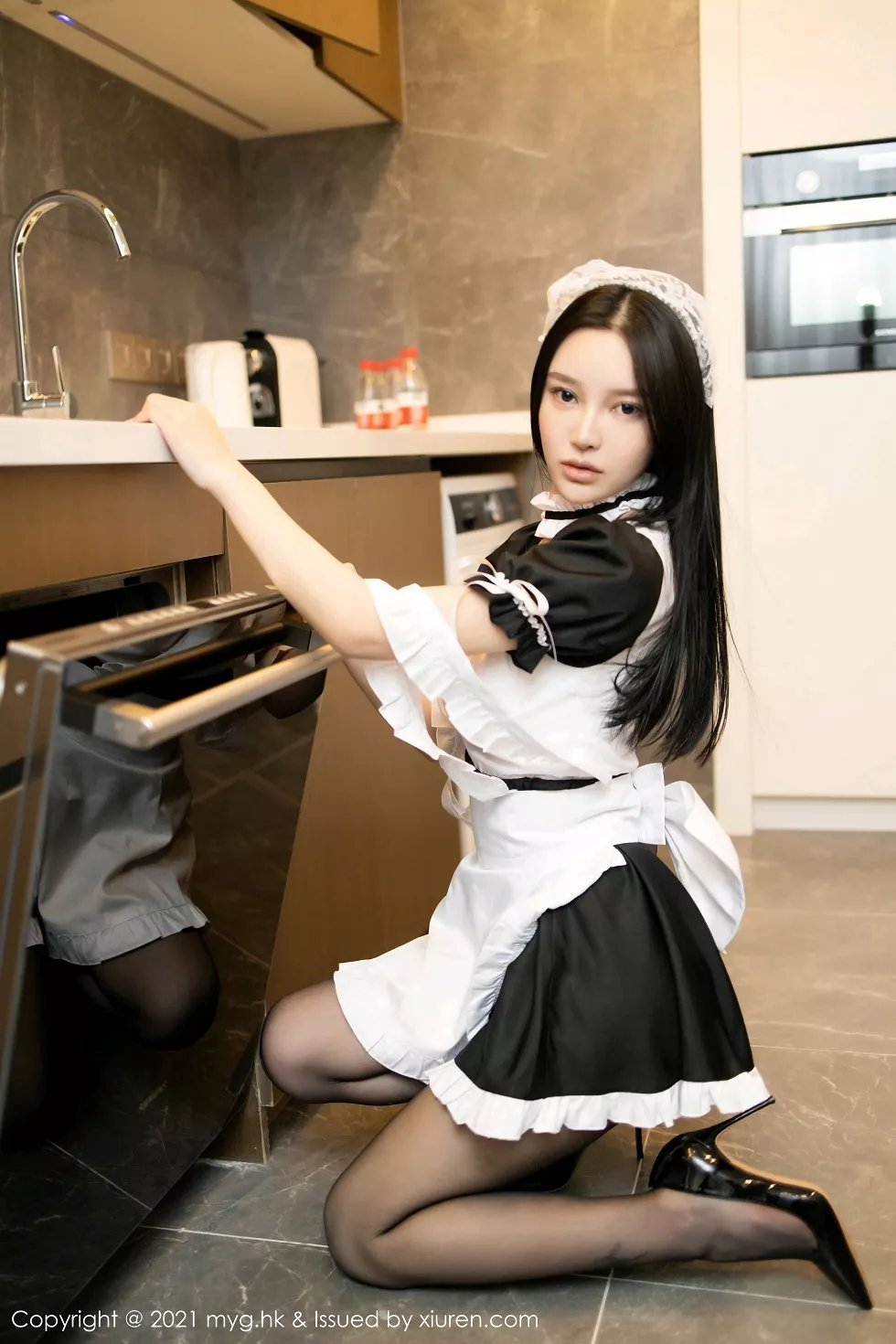 Xgyw.Org_[MyGirl美媛馆]Vol.479_女神唐琪儿黑白经典女仆装配超薄黑丝裤袜秀翘臀诱惑写真54P