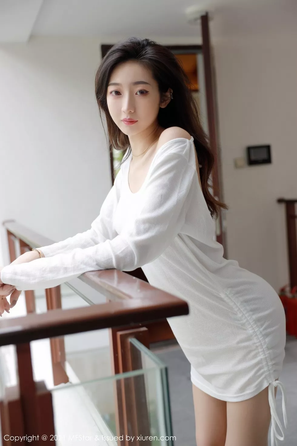 Xgyw.Org_[MFStar模范学院]Vol.446_嫩模安琪Yee三亚旅拍薄透白色上衣配朦胧肉丝袜极致魅惑写真50P