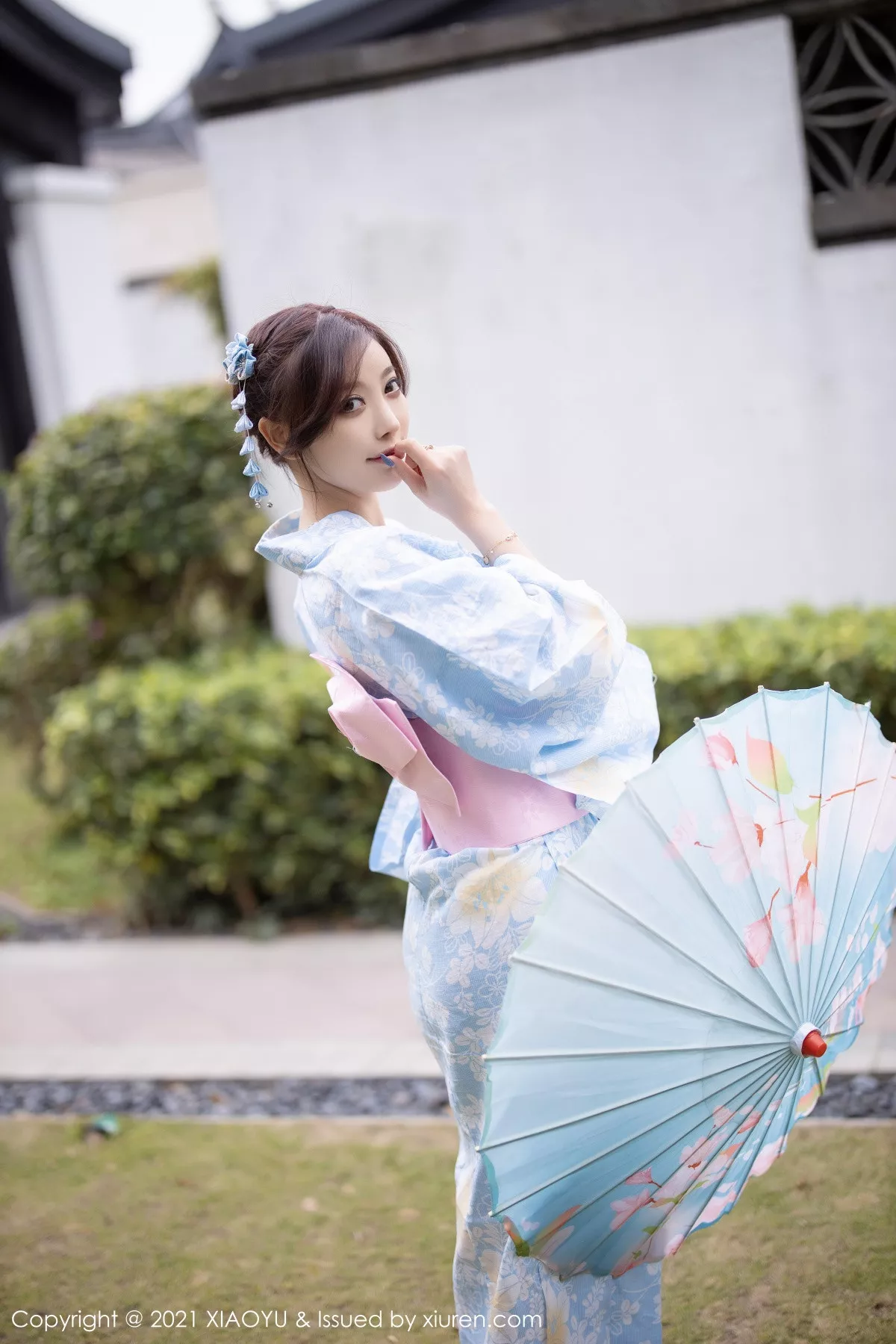Xgyw.Org_[XiaoYu画语界]Vol.482_女神杨晨晨sugar厦门旅拍户外日式和服系列半脱撩人诱惑写真80P