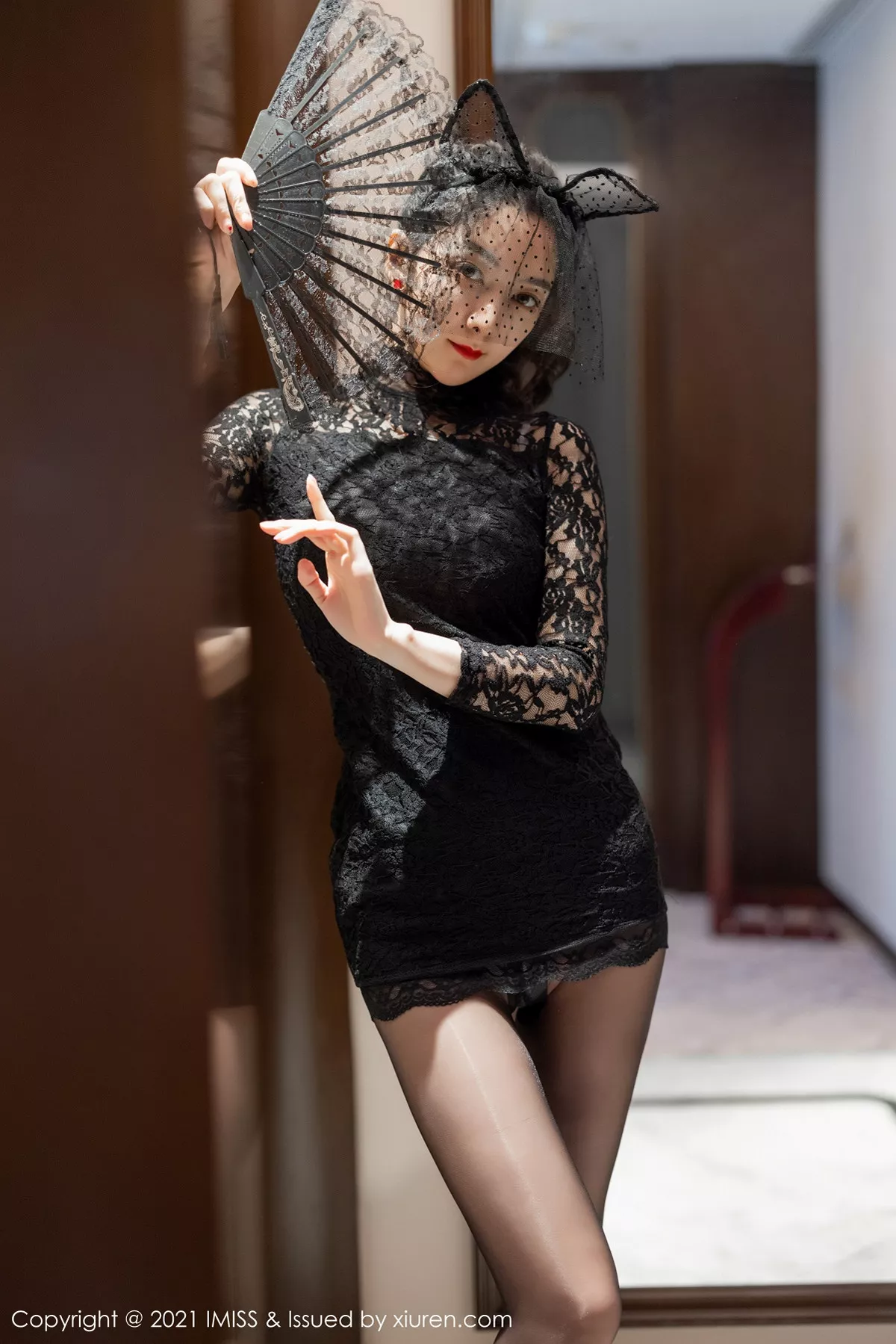 Xgyw.Org_[IMISS爱蜜社]Vol.566_女神小热巴私房床上半脱露性感内衣黑丝裤袜撩人诱惑写真63P