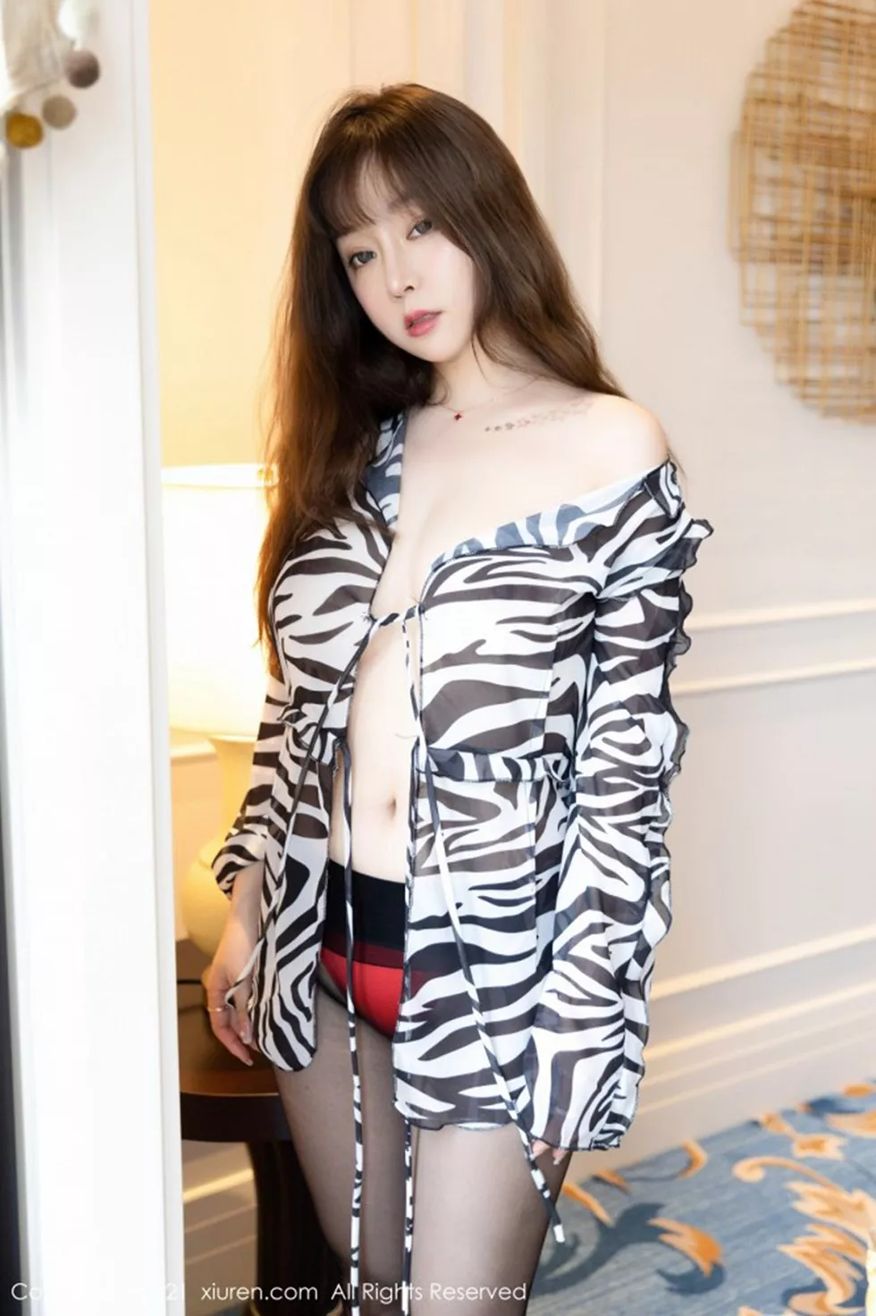 Xgyw.Org_XiuRen第3116期_女神王雨纯厦门旅拍轻薄斑马条纹衬衫配魅惑黑丝完美诱惑写真60P