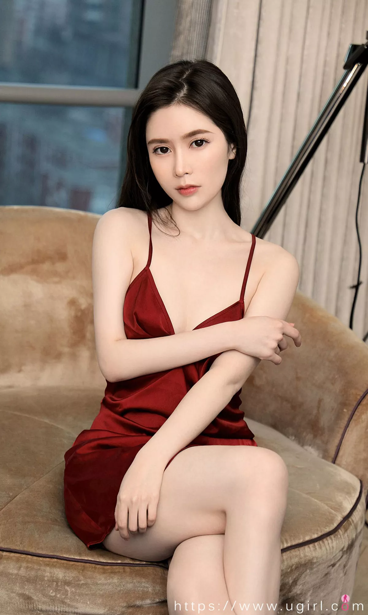 Xgyw.Org_[Ugirls爱尤物]No.2029_嫩模吴雪瑶私房红色低胸吊带裙秀白嫩肌肤迷人身材诱惑写真35P
