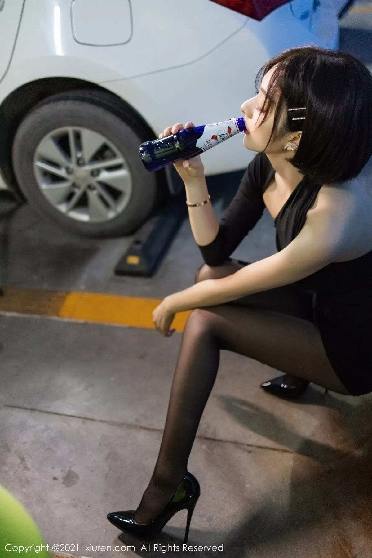 Xgyw.Org_XiuRen第3264期_女神Angela00户外剧情主题拍摄低胸礼裙配黑丝裤袜极致魅惑写真48P