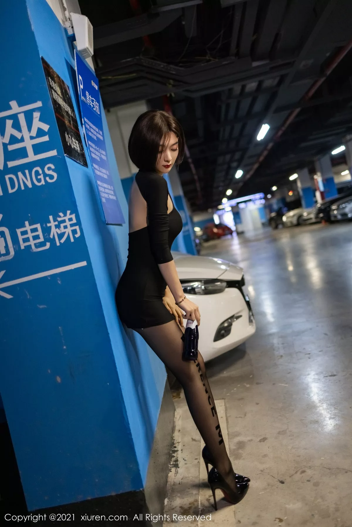 Xgyw.Org_XiuRen第3264期_女神Angela00户外剧情主题拍摄低胸礼裙配黑丝裤袜极致魅惑写真48P