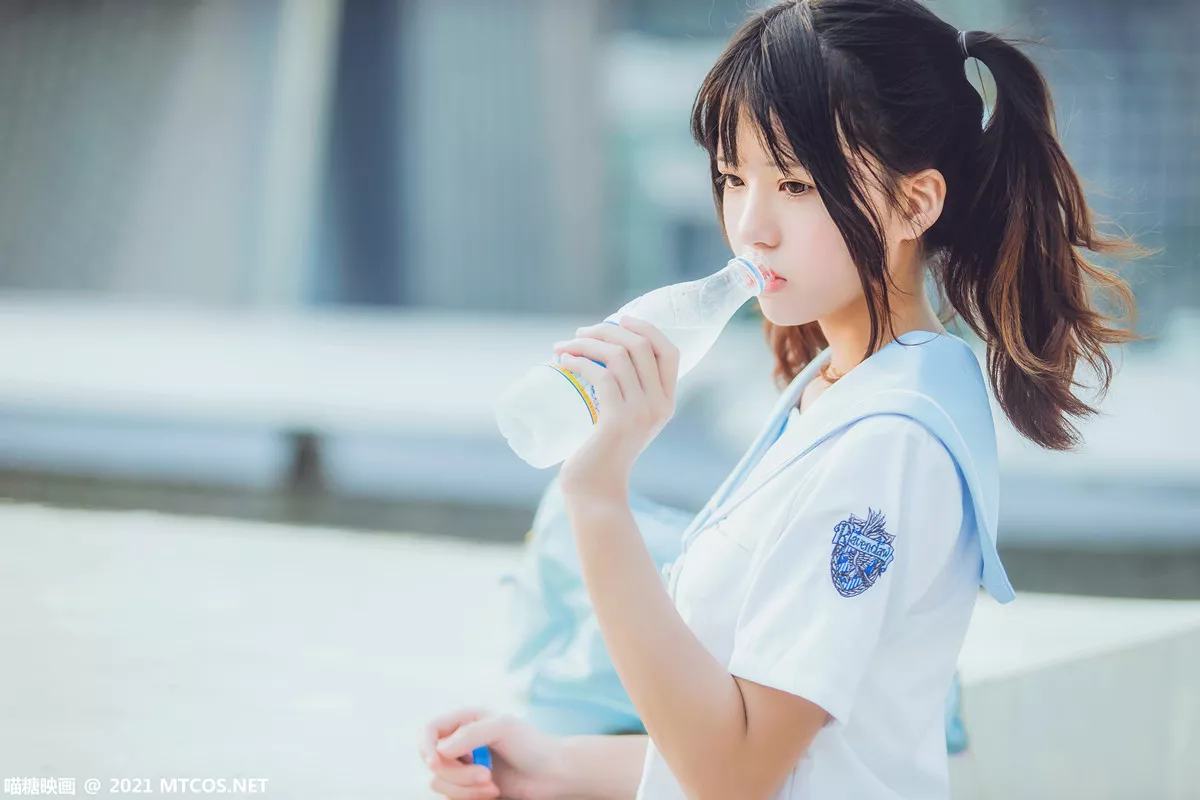 Xgyw.Org_[喵糖映画]Vol.374_双马尾美少女天台上性感女子高中生服饰配白丝袜迷人写真20P