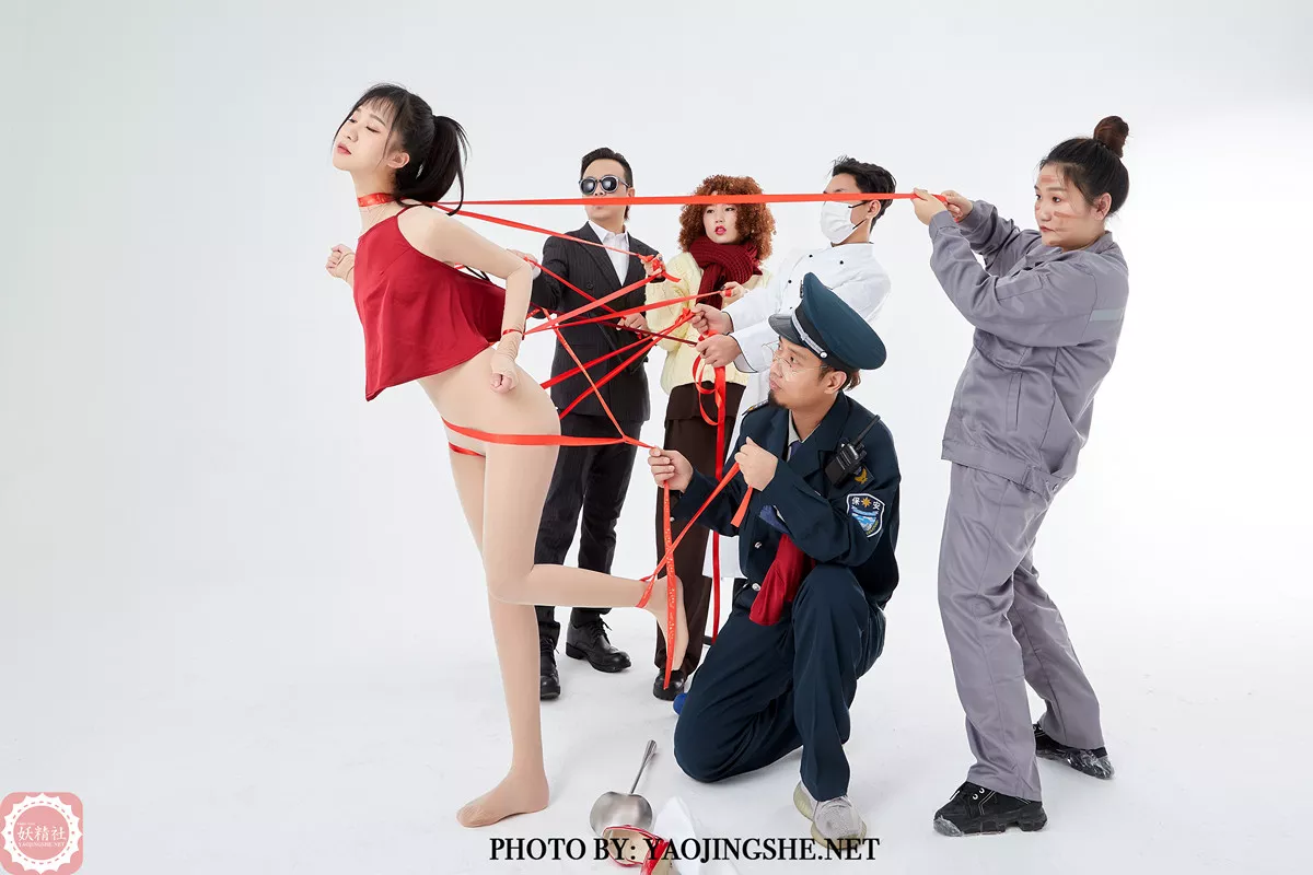 Xgyw.Org_[妖精社]T2106_嫩模喵喵美丝小偷上主题脱红色短裤露无内肉丝裤袜极致诱惑写真40P