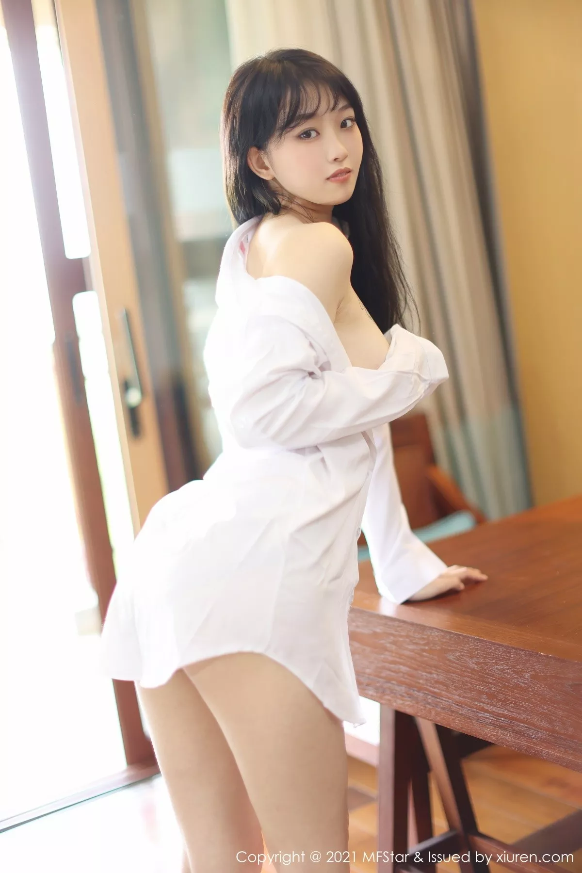 Xgyw.Org_[MFStar模范学院]Vol.488_嫩模奶瓶子丽江旅拍私房性感真空白衬衣半脱迷人诱惑写真40P