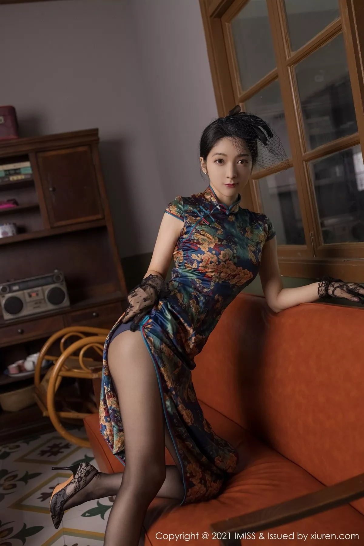 Xgyw.Org_[IMISS爱蜜社]Vol.591_女神Angela00私房脱古韵旗袍露蕾丝内衣秀完美身材诱惑写真51P