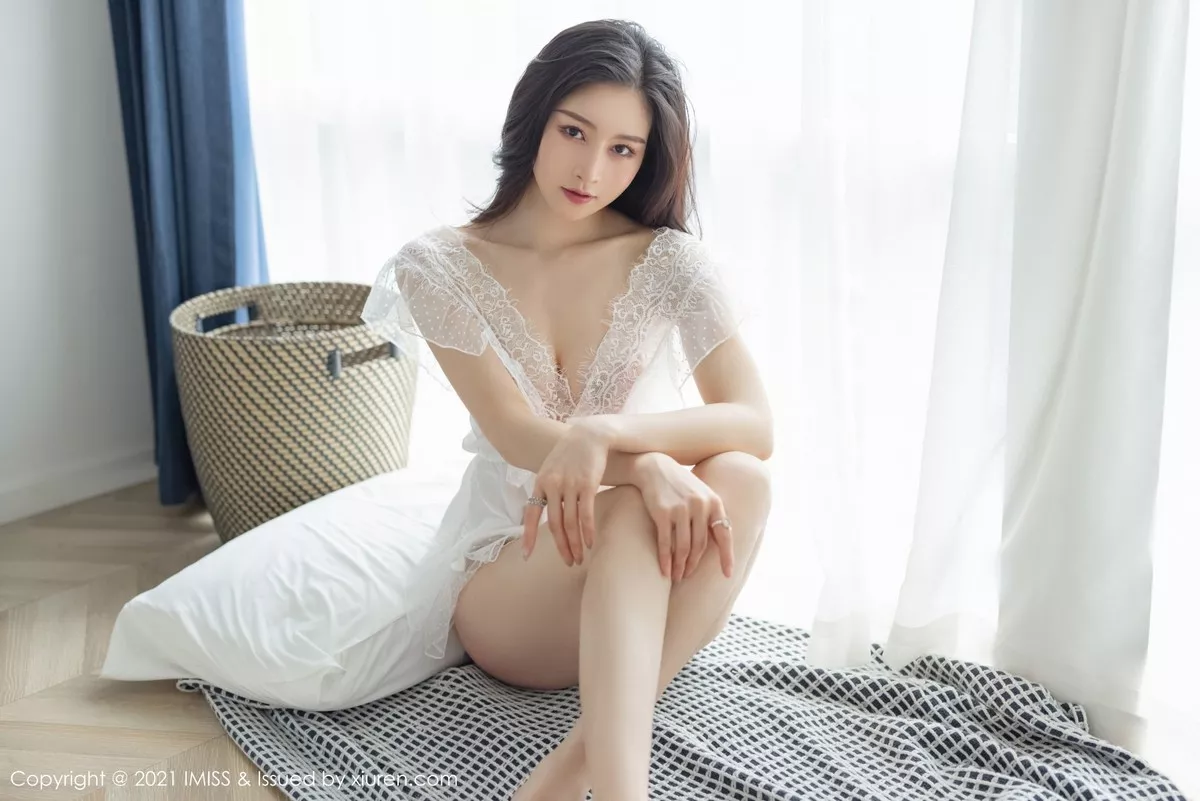 Xgyw.Org_[IMISS爱蜜社]Vol.592_气质美女Vanessa私房床上白色薄纱睡衣秀完美身材诱惑写真44P