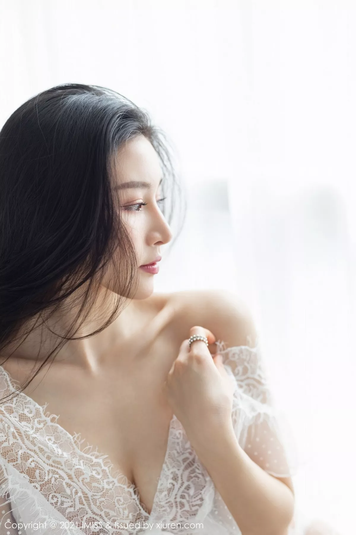 Xgyw.Org_[IMISS爱蜜社]Vol.592_气质美女Vanessa私房床上白色薄纱睡衣秀完美身材诱惑写真44P