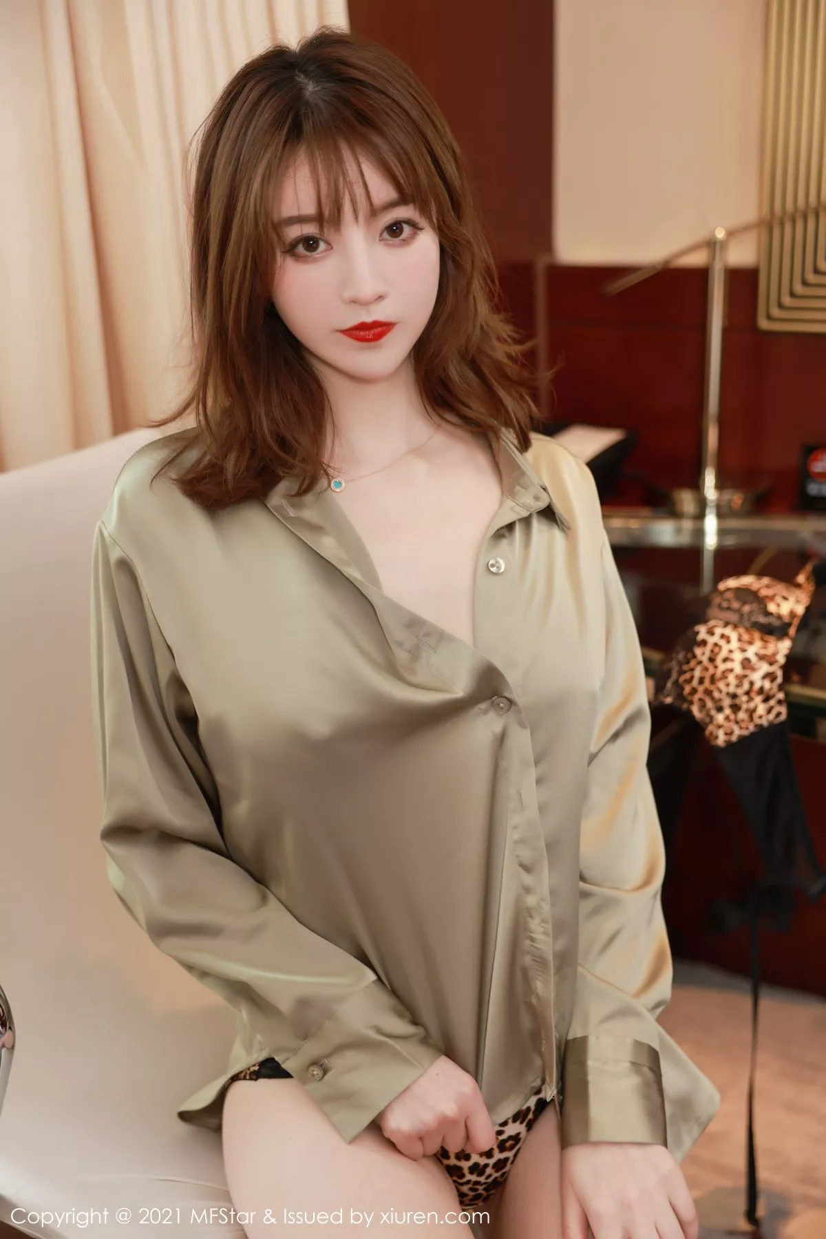 Xgyw.Org_[MFStar模范学院]Vol.485_嫩模yoo优优脱职场西装露豹纹内衣秀白嫩翘臀诱惑写真45P