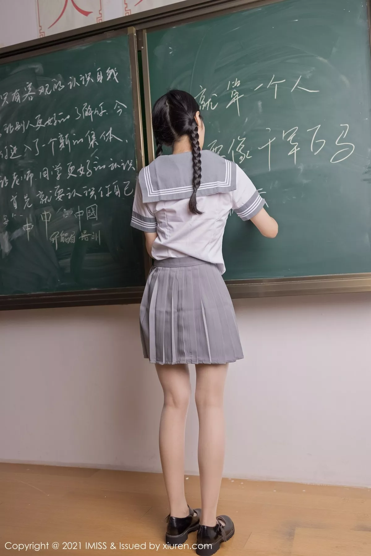 Xgyw.Org_[IMISS爱蜜社]Vol.583_女神Angela00校服制服主题教室里半脱露粉色内衣迷人诱惑写真49P