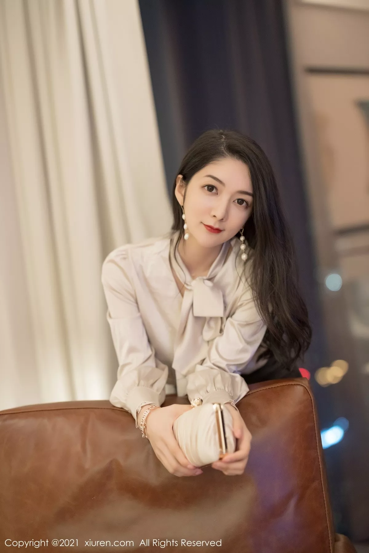 Xgyw.Org_XiuRen第3488期_女神Angela00眼镜OL制服短裙下超薄黑丝裤袜极致魅惑写真71P