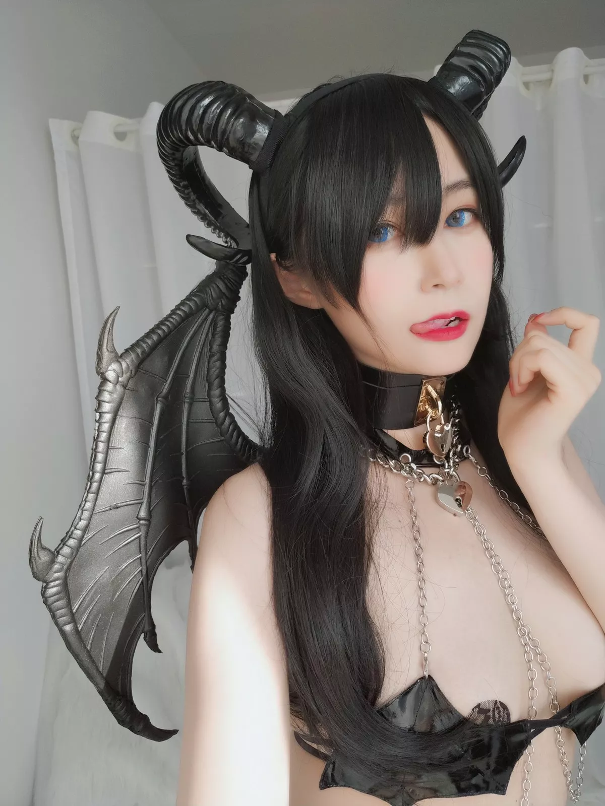 Xgyw.Org_Coser小姐姐白银81新龙女主题私房黑色情趣内衣露傲人豪乳遮点诱惑写真51P