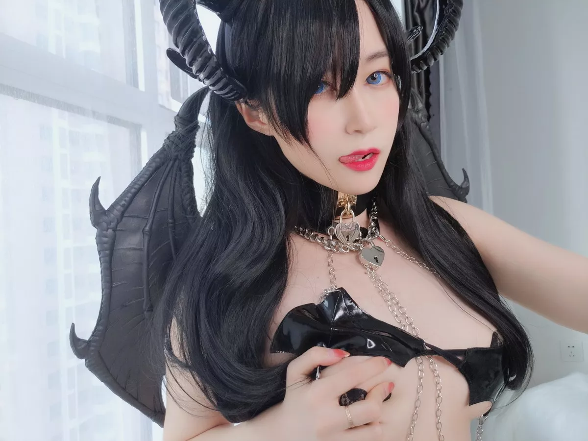 Xgyw.Org_Coser小姐姐白银81新龙女主题私房黑色情趣内衣露傲人豪乳遮点诱惑写真51P