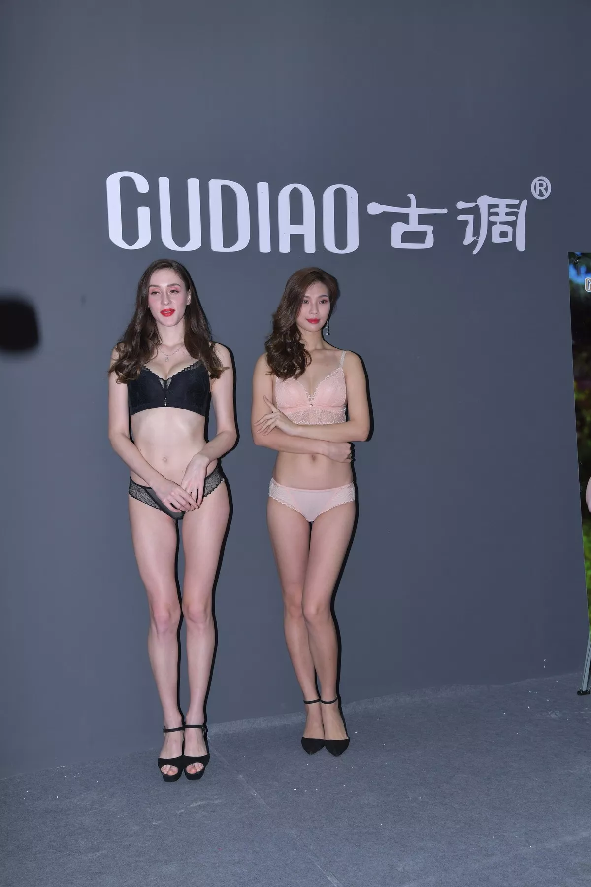 Xgyw.Org_国产精品内衣摄影展性感粉色内衣美女秀丰满身材美美哒迷人写真80P