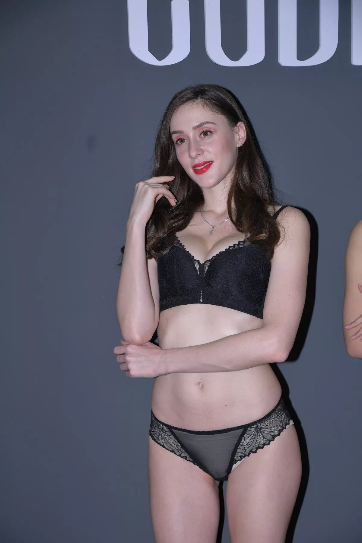 Xgyw.Org_国产精品内衣摄影展性感粉色内衣美女秀丰满身材美美哒迷人写真80P