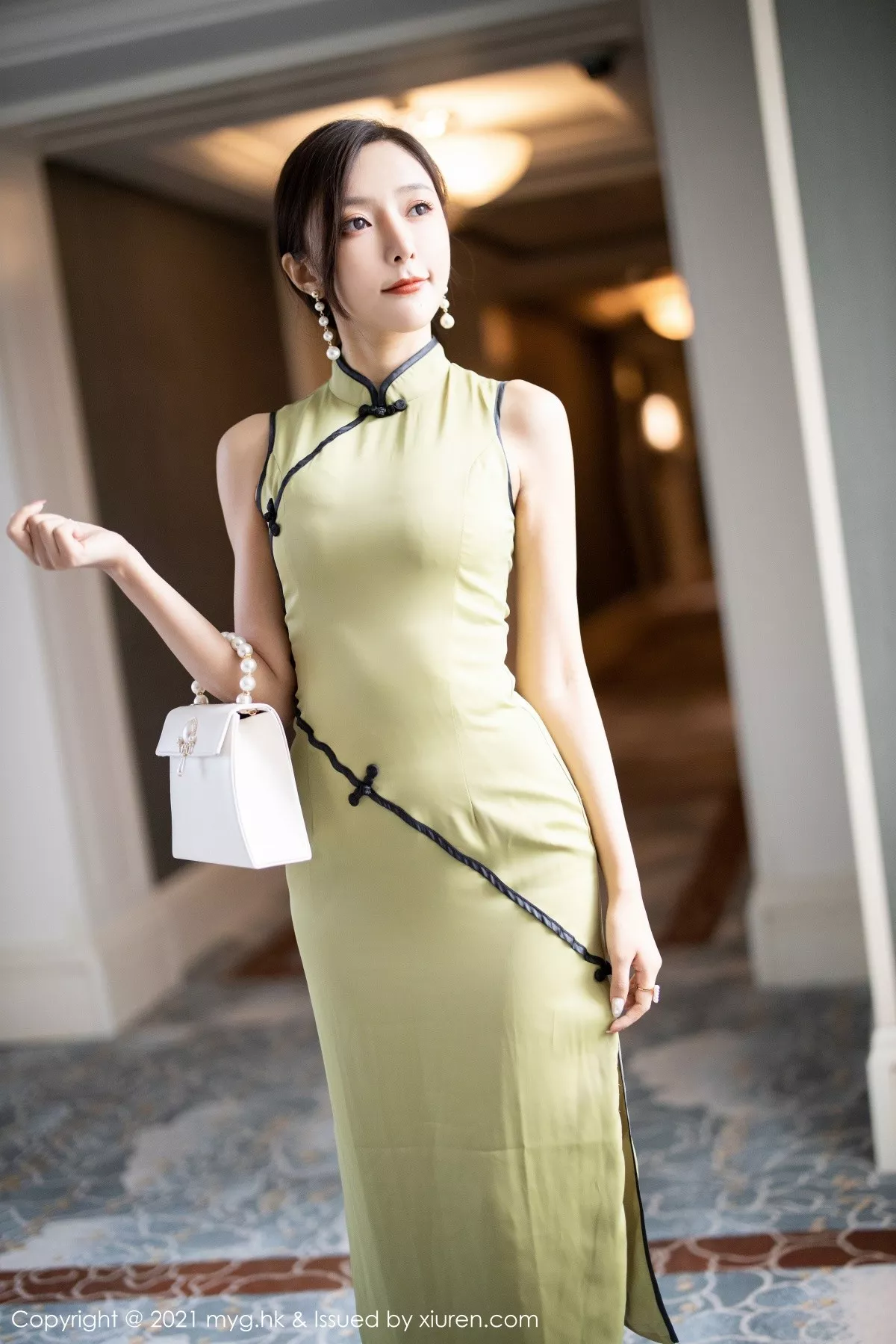 Xgyw.Org_[MyGirl美媛馆]Vol.551_女神王馨瑶yanni江浙沪旅拍脱古韵旗袍露性感内衣迷人诱惑写真76P