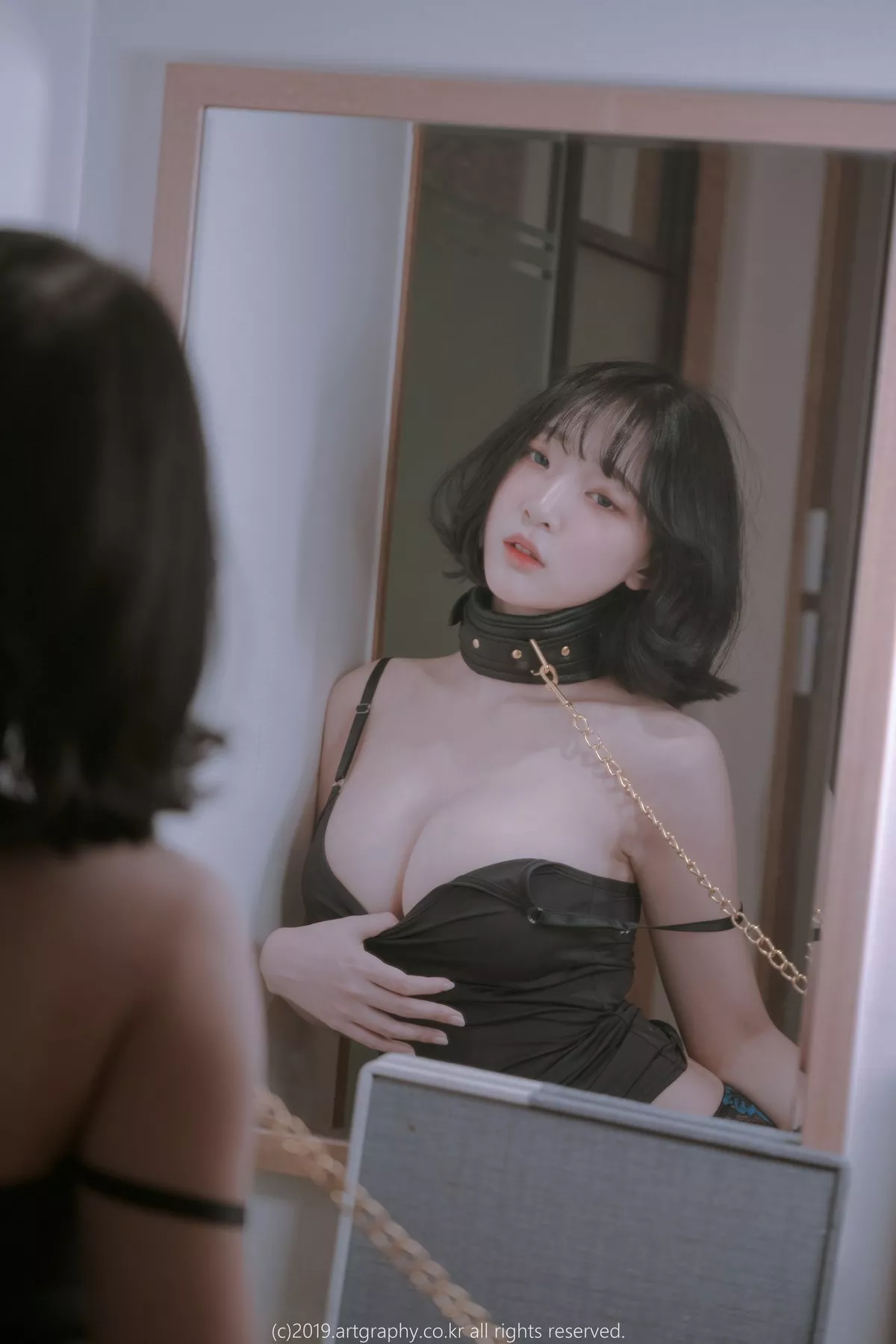 Xgyw.Org_[Artgravia]Vol.080_巨乳少女姜仁卿私房床上低胸吊带睡衣秀豪乳半球极致诱惑写真41P