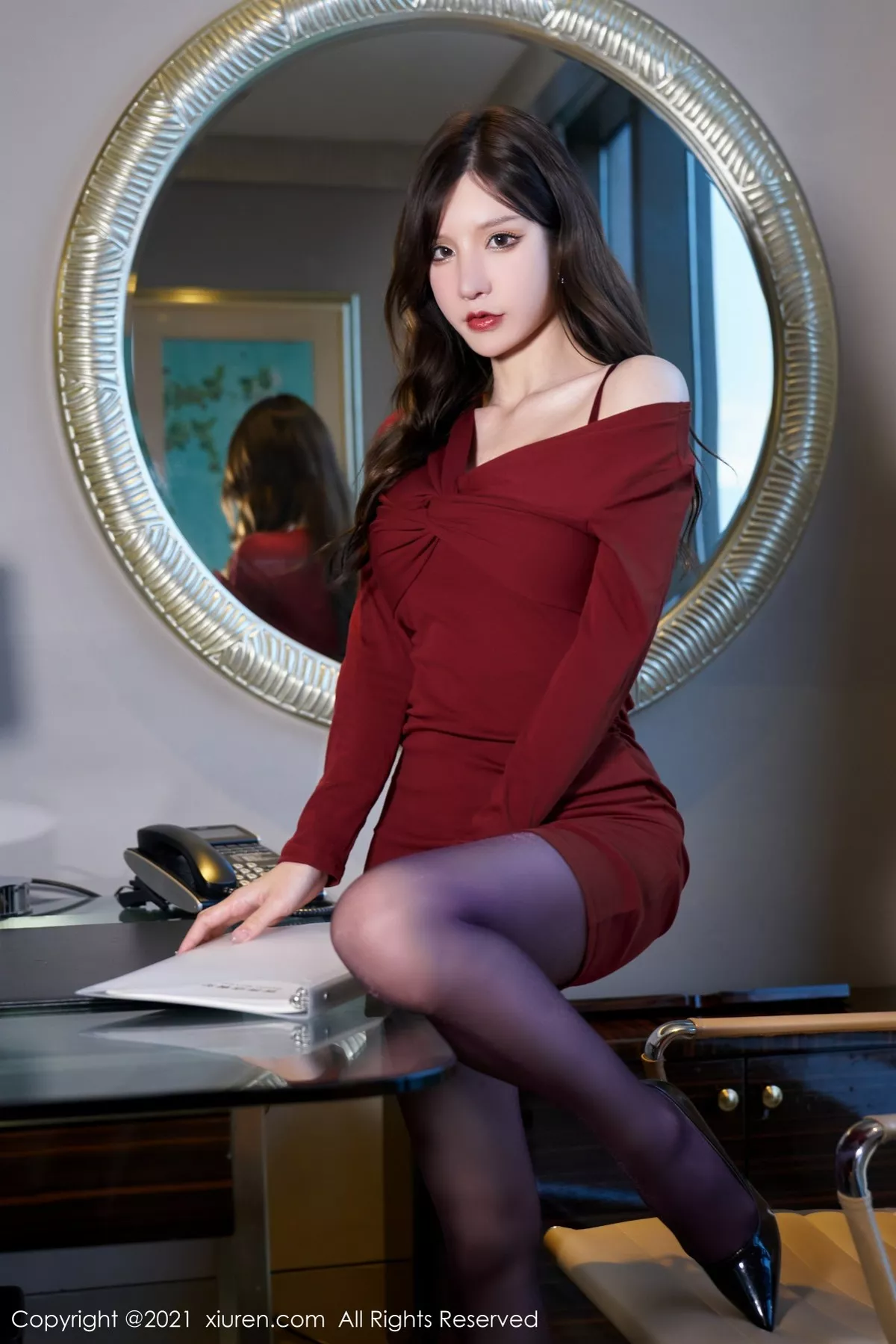 Xgyw.Org_XiuRen第3686期_女神周于希Sandy猩红连身裙半脱露性感内衣秀丰满身材诱惑写真66P