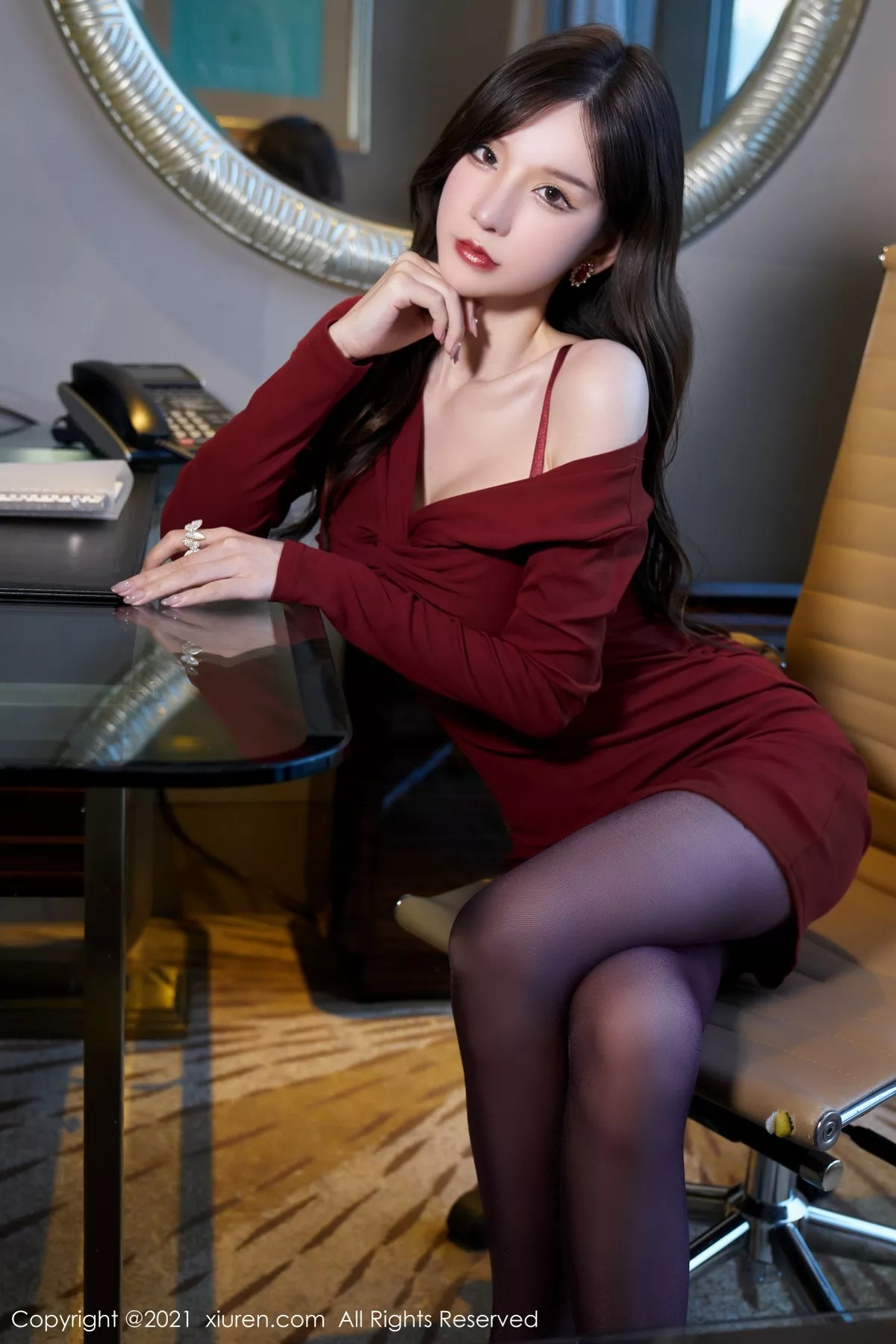 Xgyw.Org_XiuRen第3686期_女神周于希Sandy猩红连身裙半脱露性感内衣秀丰满身材诱惑写真66P