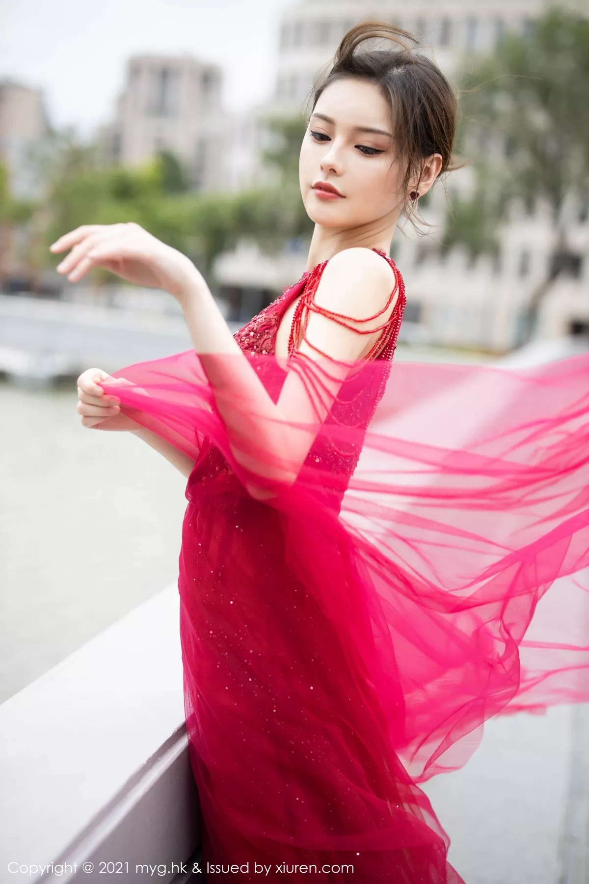 Xgyw.Org_[MyGirl美媛馆]Vol.560_模特小夕juju江浙沪旅拍脱性感长裙露红色内衣白丝吊袜诱惑写真61P