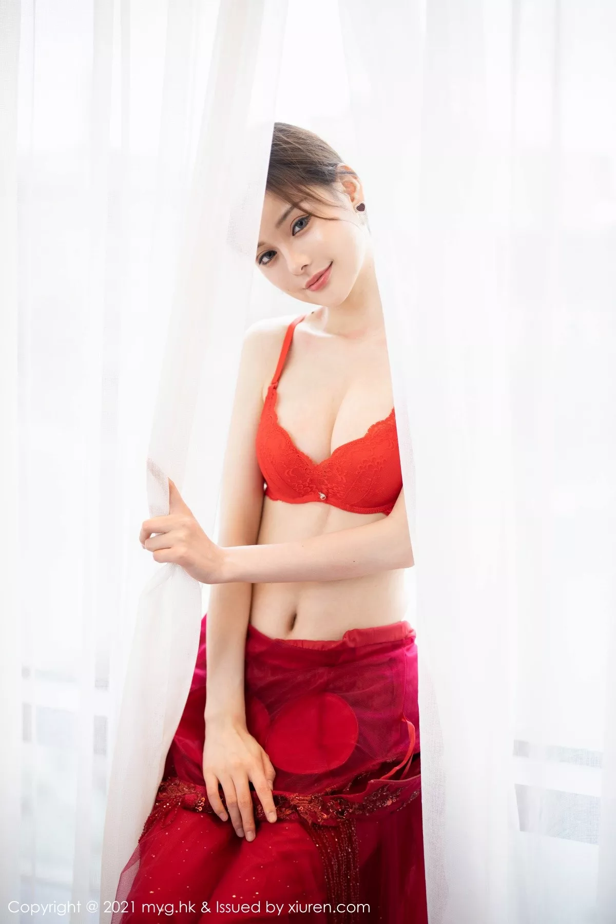 Xgyw.Org_[MyGirl美媛馆]Vol.560_模特小夕juju江浙沪旅拍脱性感长裙露红色内衣白丝吊袜诱惑写真61P