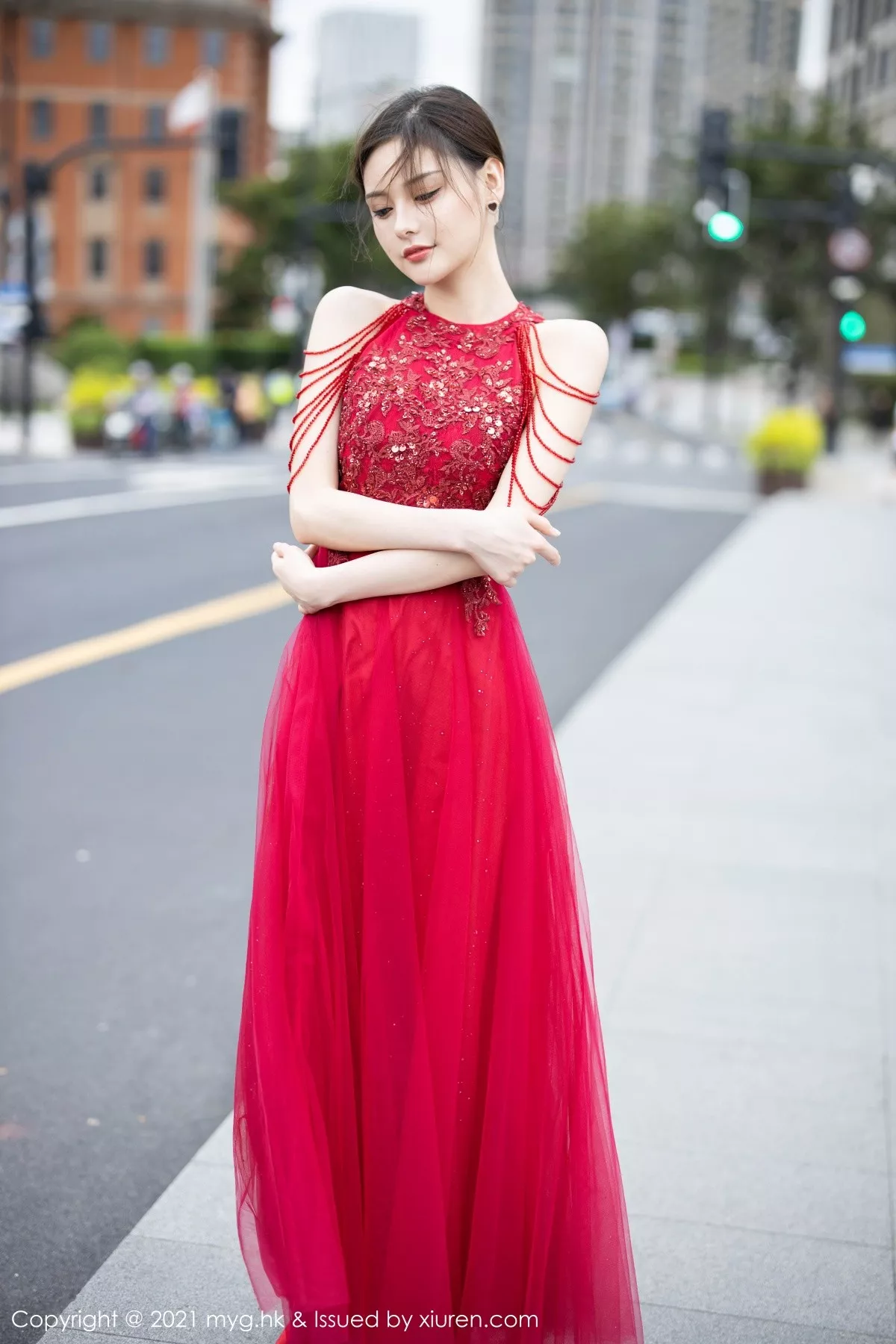 Xgyw.Org_[MyGirl美媛馆]Vol.560_模特小夕juju江浙沪旅拍脱性感长裙露红色内衣白丝吊袜诱惑写真61P