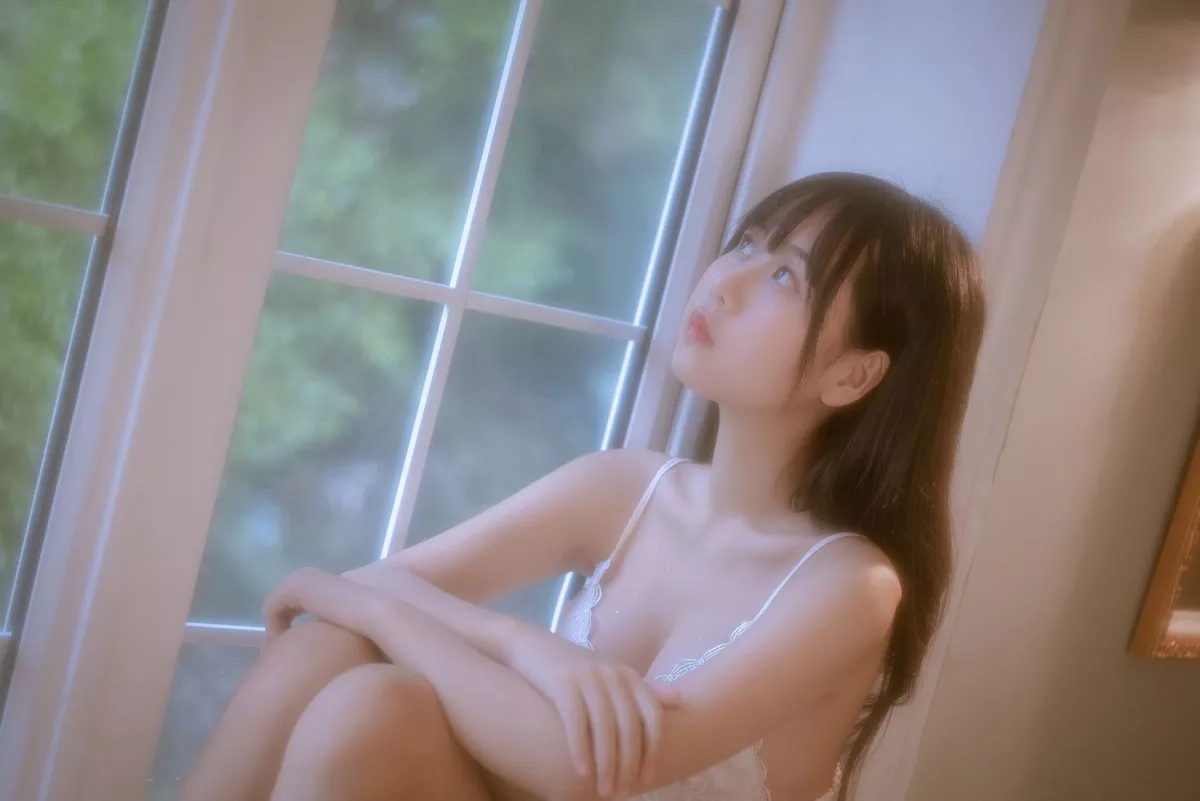 Xgyw.Org_阳光美少女萌芽儿o0居家私房主题白色低胸吊带睡裙秀丰满身材完美诱惑写真43P