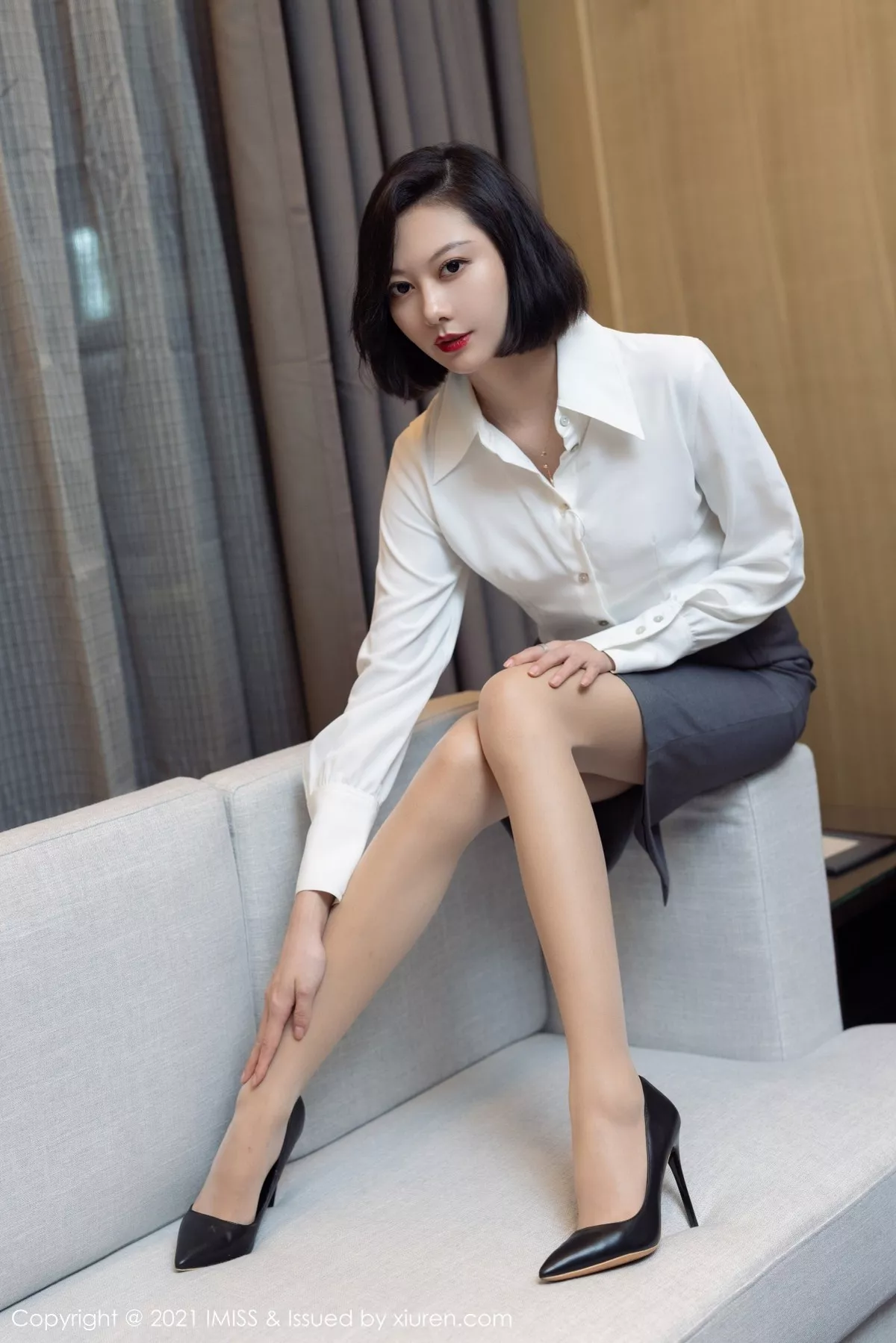 Xgyw.Org_[IMISS爱蜜社]Vol.623_气质美女艺轩私房浴室半脱露洁白衬衫配蕾丝内衣完美诱惑写真82P