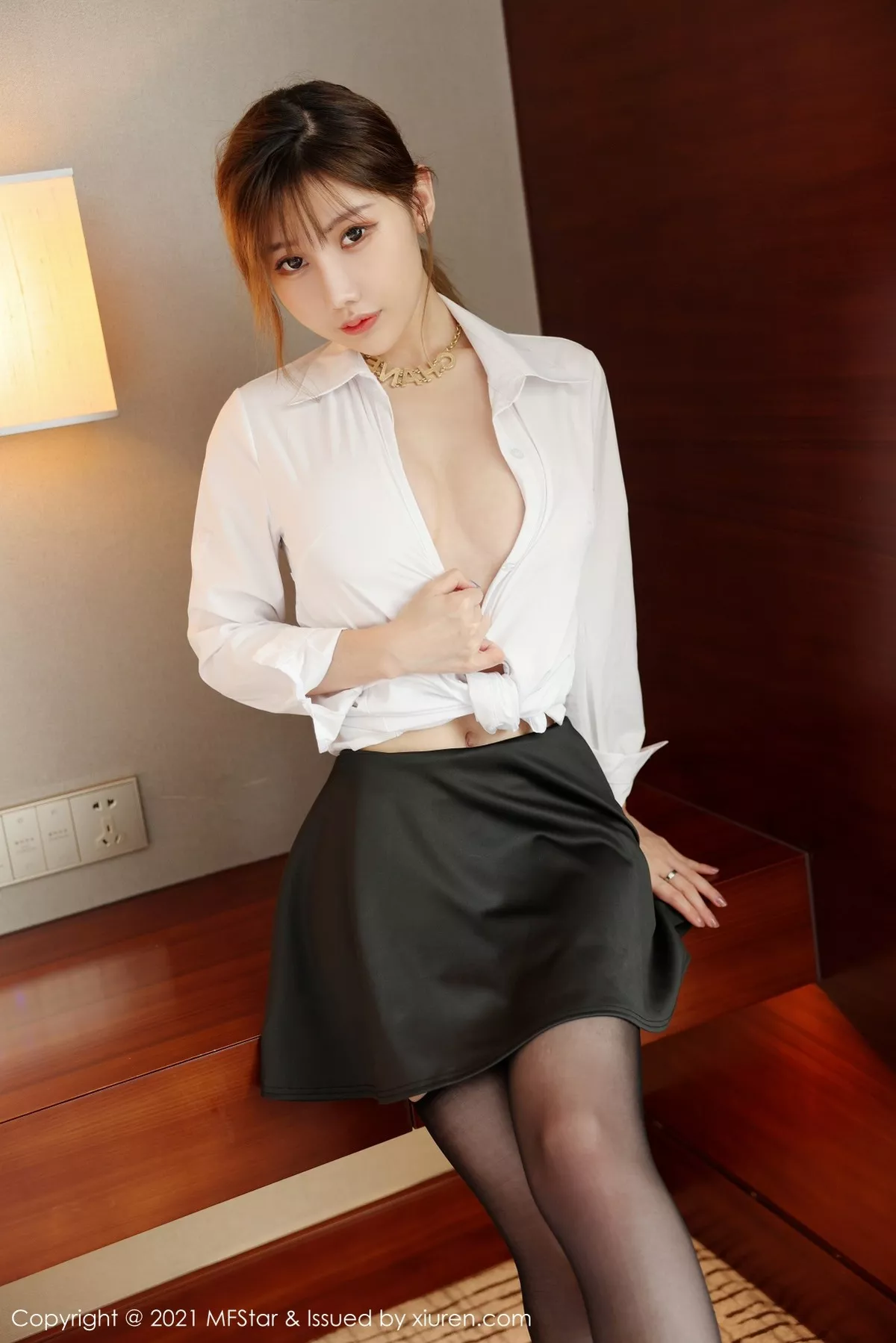 Xgyw.Org_[MFStar模范学院]Vol.525_新人模特李颖煊baby经典白衬衫配黑短裙露黑丝吊袜诱惑写真54P