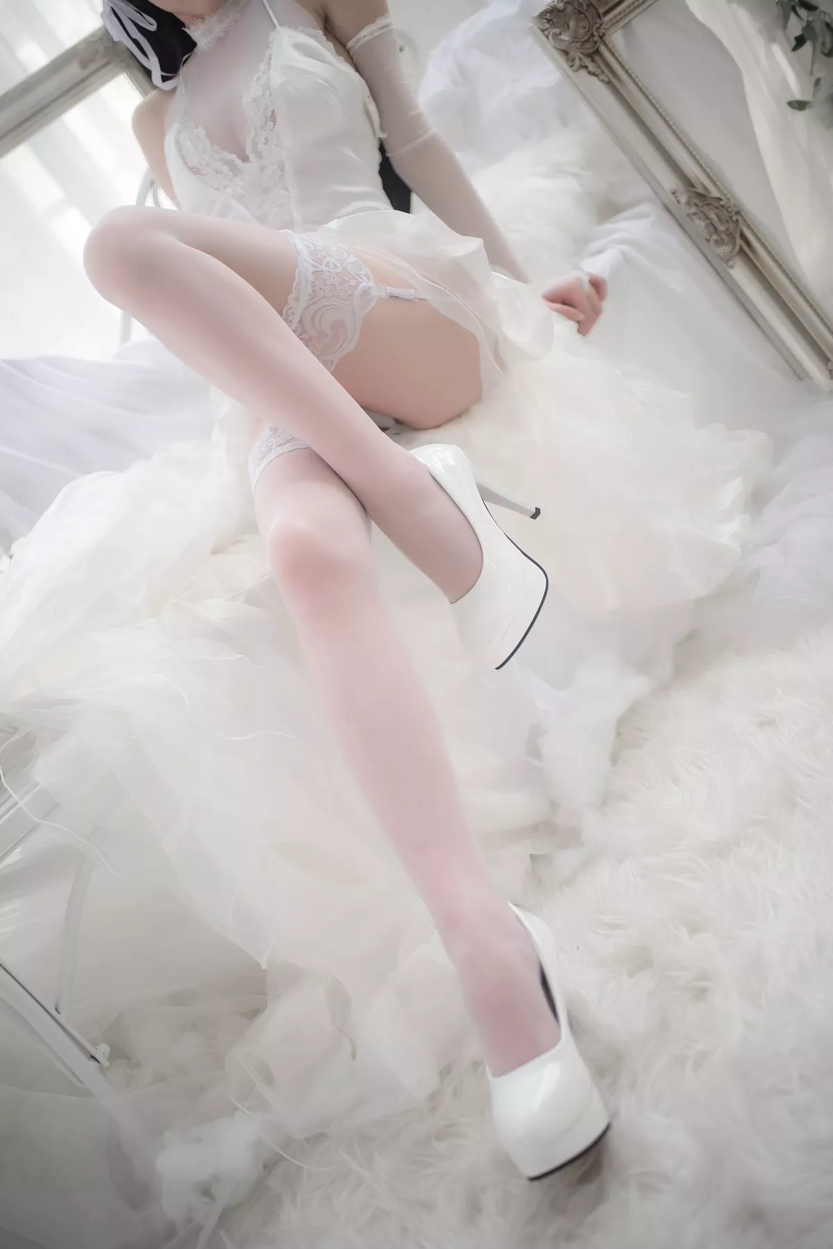Xgyw.Org_性感尤物清水由乃爱宕婚纱主题白色薄透婚纱配蕾丝吊袜秀豪乳翘臀诱惑写真49P