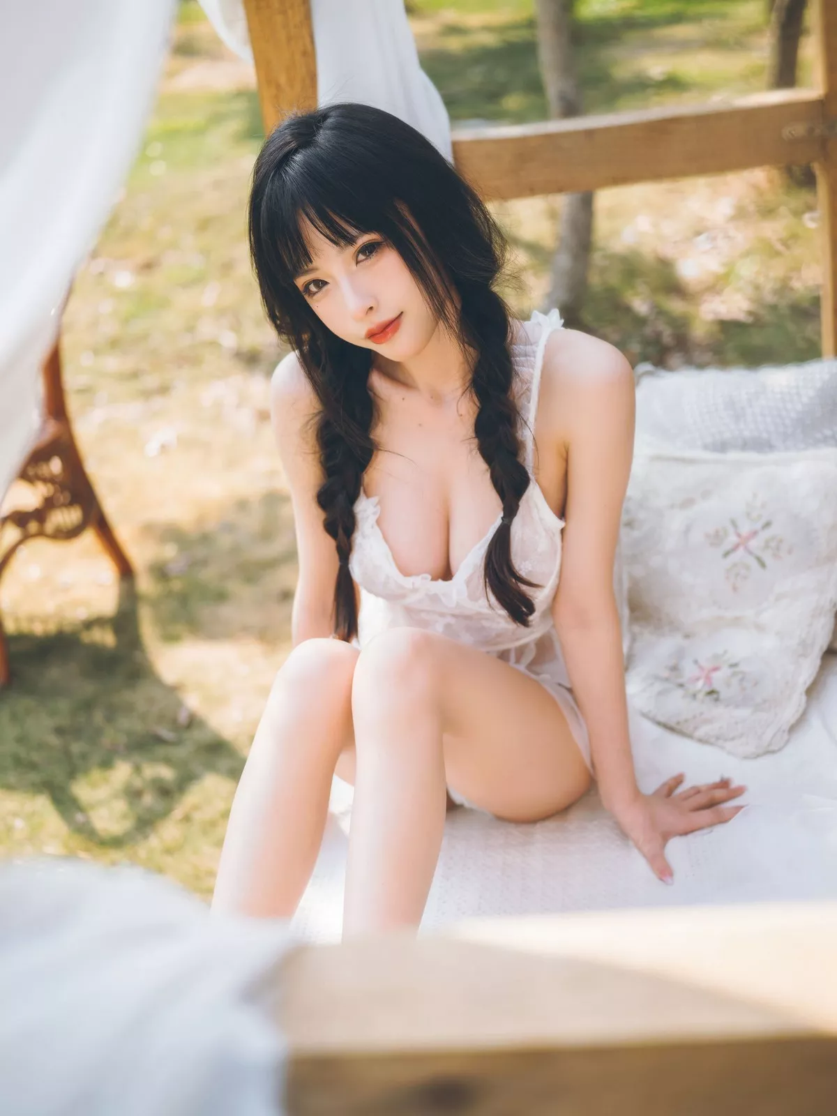 Xgyw.Org_性感尤物清水由乃田园小清新主题户外薄透白纱服饰秀火辣身材撩人诱惑写真65P