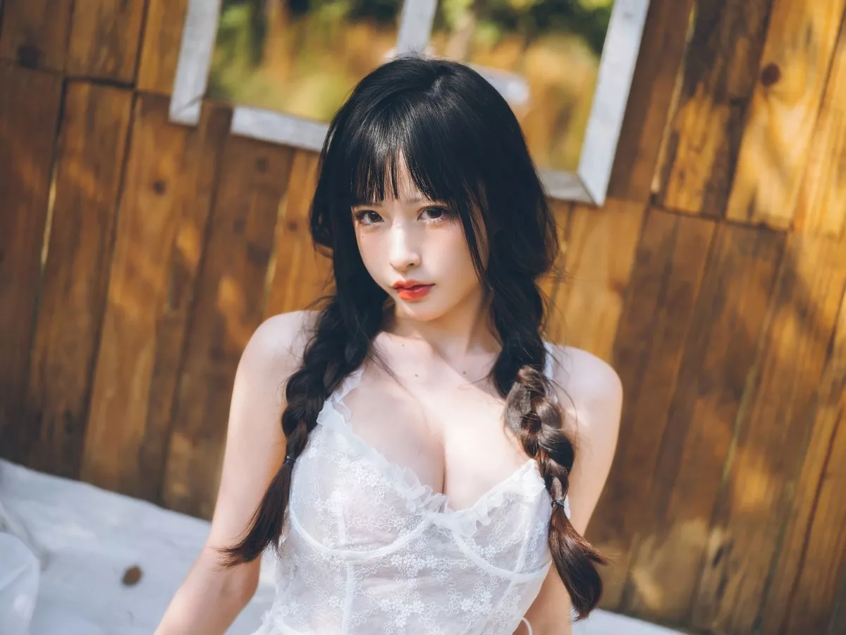 Xgyw.Org_性感尤物清水由乃田园小清新主题户外薄透白纱服饰秀火辣身材撩人诱惑写真65P