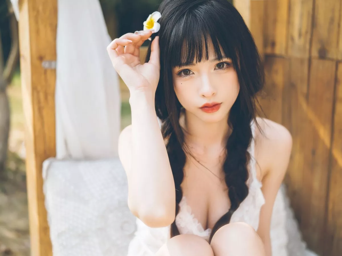 Xgyw.Org_性感尤物清水由乃田园小清新主题户外薄透白纱服饰秀火辣身材撩人诱惑写真65P