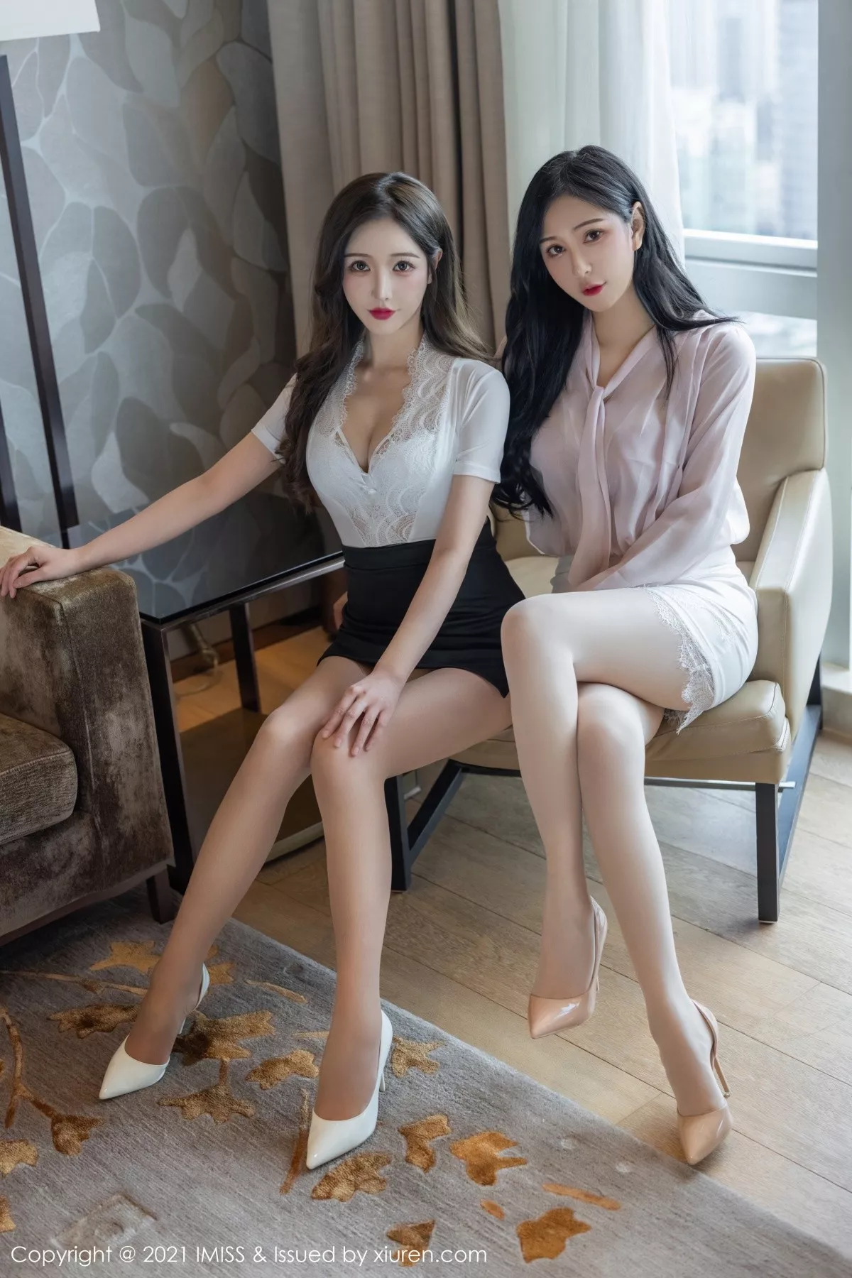 Xgyw.Org_[IMISS爱蜜社]Vol.625_女神Lavinia肉＆LindaLinda半脱露性感内衣朦胧丝足诱惑写真70P