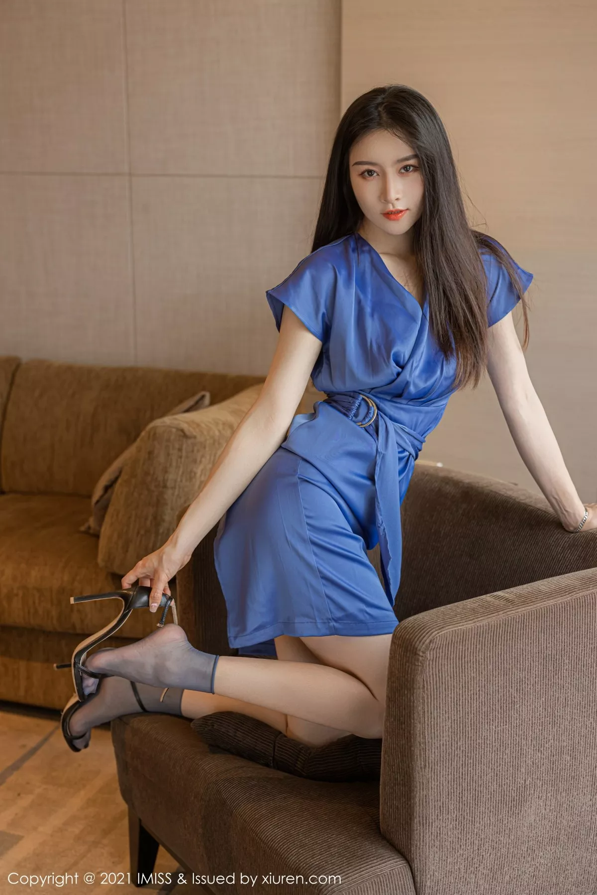 Xgyw.Org_[IMISS爱蜜社]Vol.626_气质美女Vanessa私房脱华丽多姿礼裙露性感内衣迷人诱惑写真50P