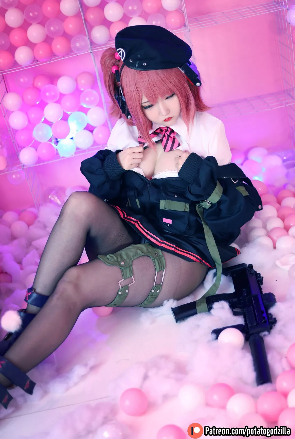 Xgyw.Org_Coser小姐姐Potato Godzilla - MP7主题私房女警制服半脱秀完美身材诱惑写真40P