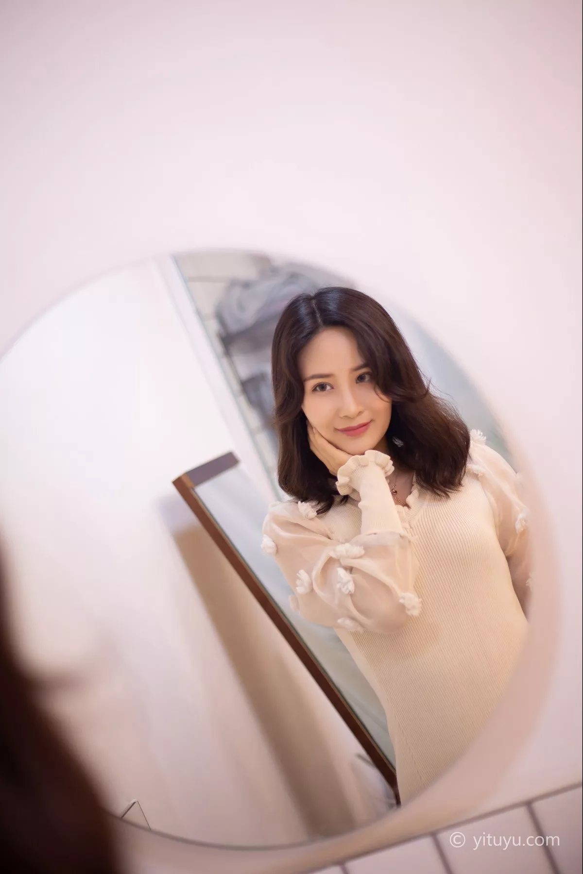Xgyw.Org_[艺图语]Vol.012_模特毛毛爱的寄托主题私房纯白连身裙配绒毛丝袜清爽迷人写真29P