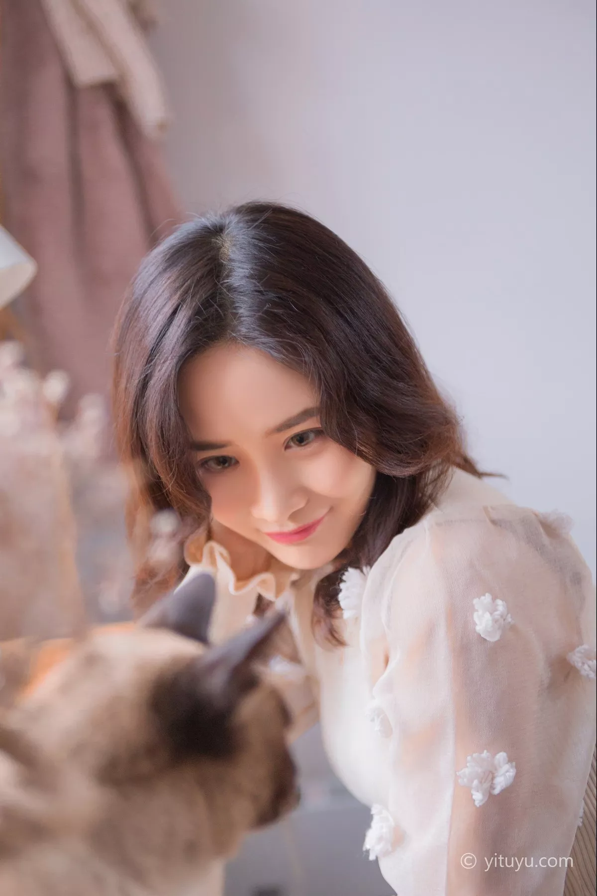 Xgyw.Org_[艺图语]Vol.012_模特毛毛爱的寄托主题私房纯白连身裙配绒毛丝袜清爽迷人写真29P