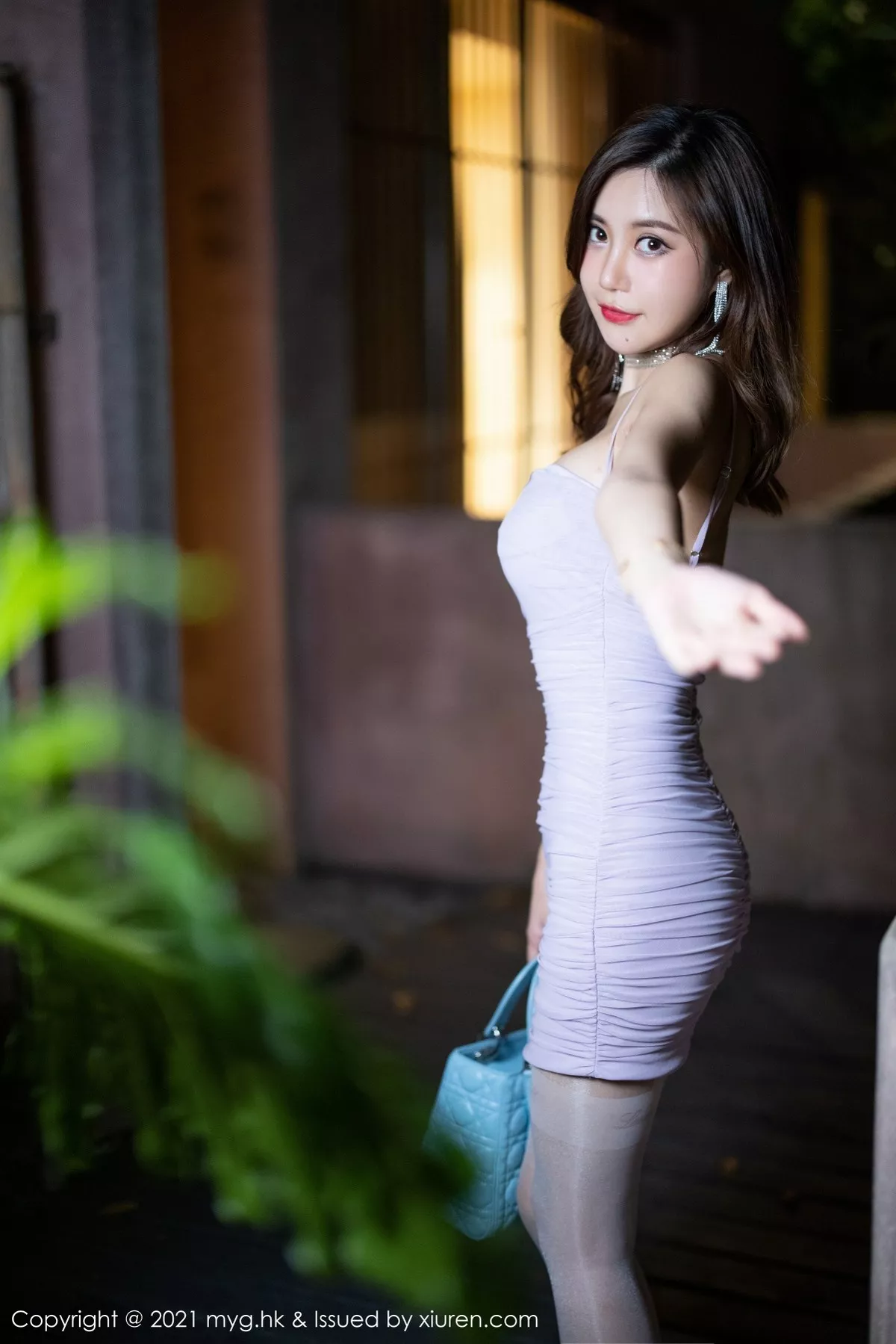 Xgyw.Org_[MyGirl美媛馆]Vol.593_女神绮里嘉Carina杭州旅拍紫色吊裙半撩露超薄肉丝诱惑写真88P