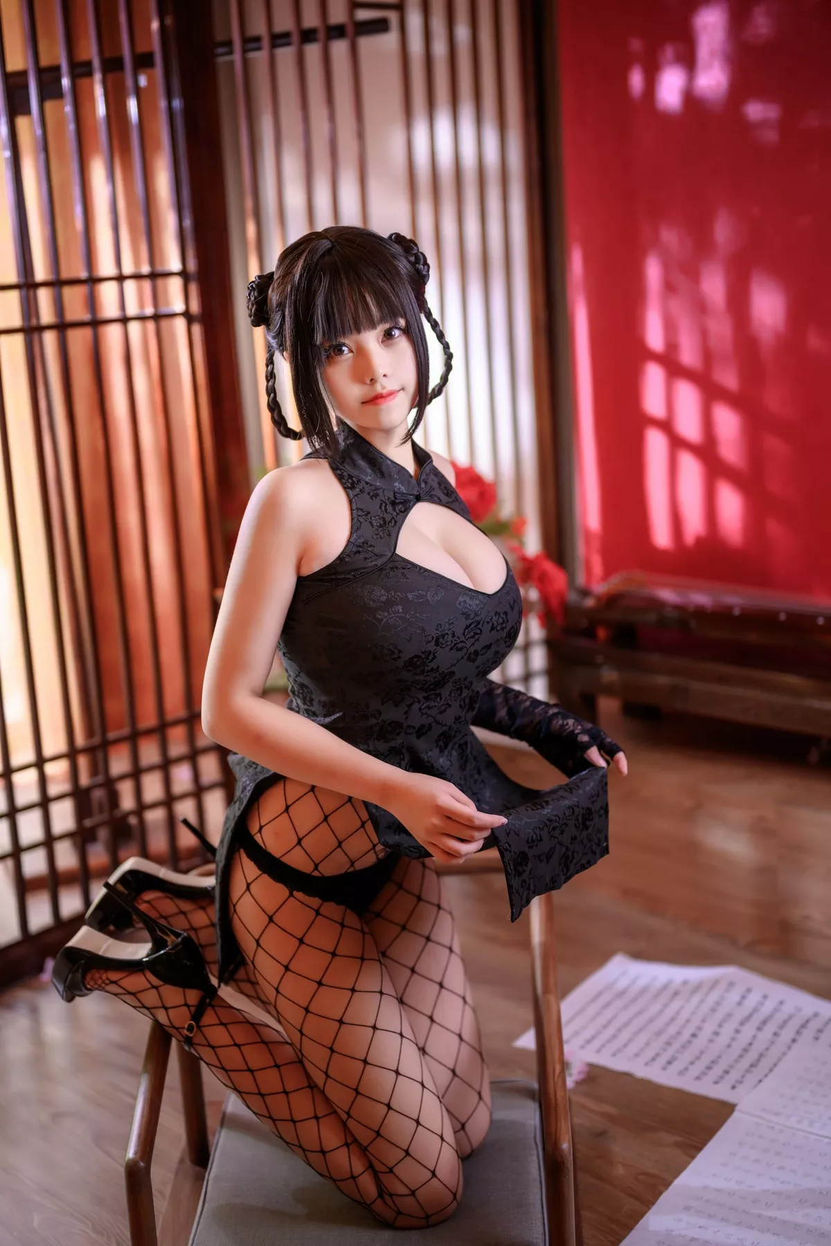 Xgyw.Org_萌系小姐姐蜜汁猫裘魔女旗袍主题私房低胸旗袍配黑丝渔网秀丰乳肥臀诱惑写真56P