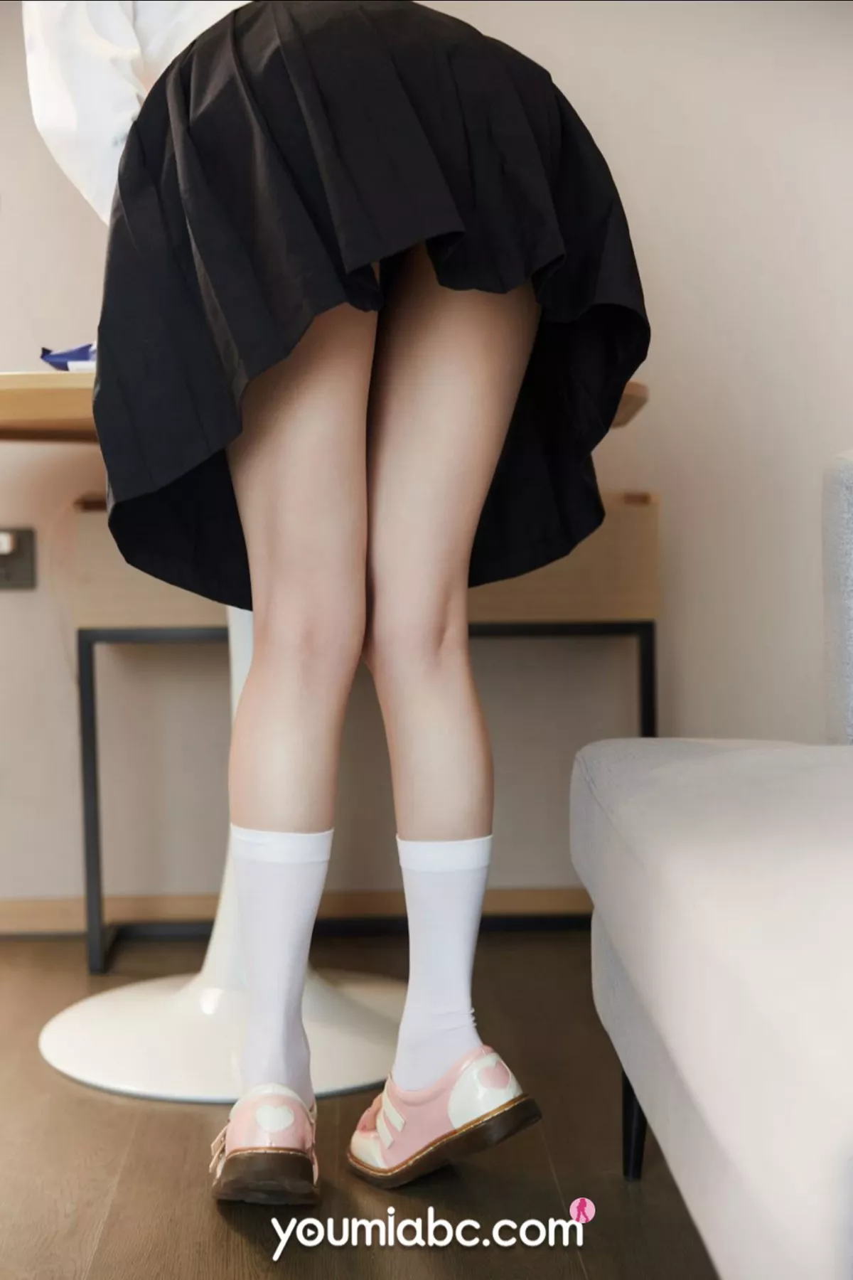 Xgyw.Org_[YouMi尤蜜]Vol.717_模特龙女宝宝家教秘密教学主题私房半脱露完美身材诱惑写真61P