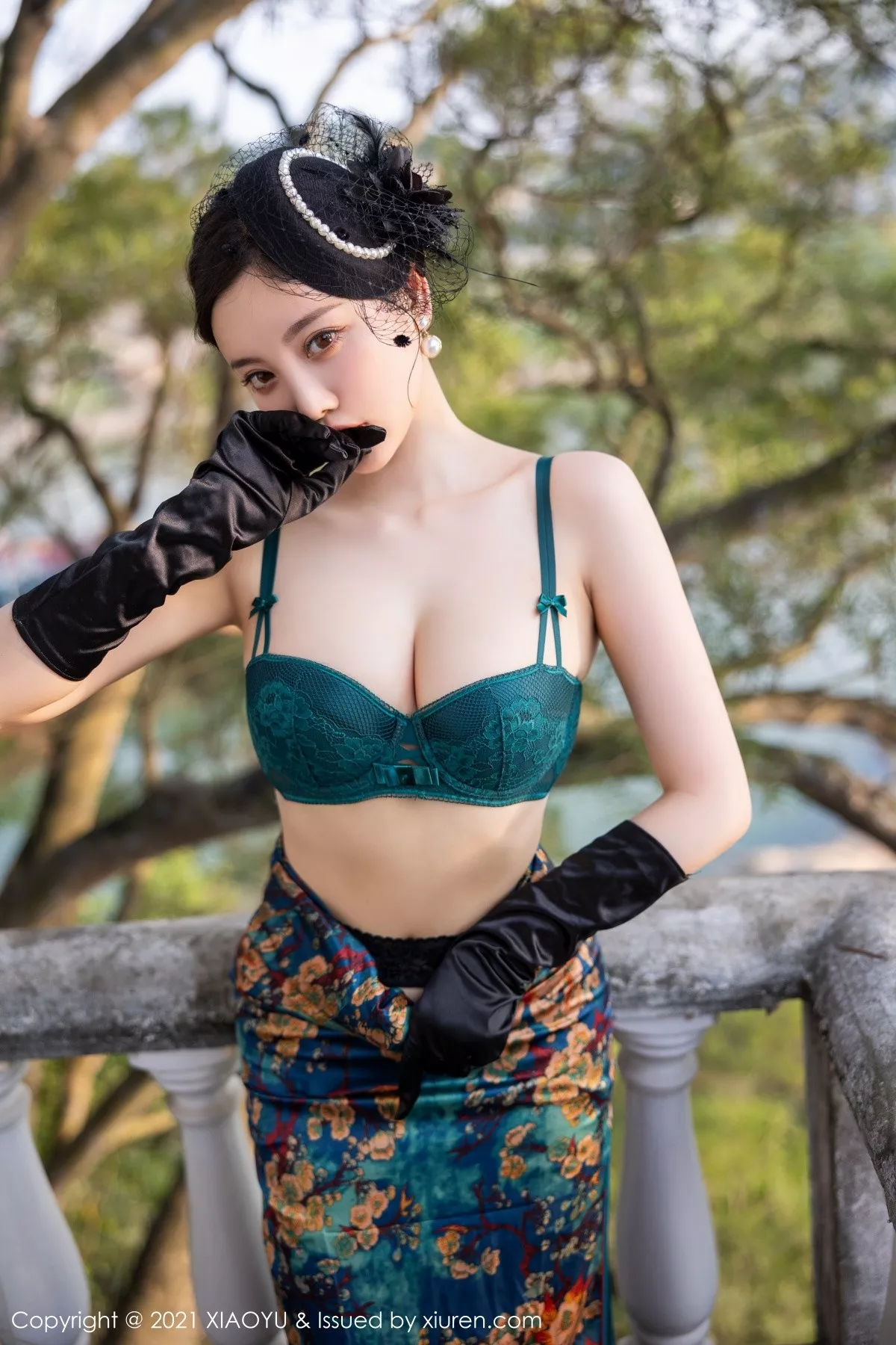 Xgyw.Org_[XiaoYu画语界]Vol.626_女神杨晨晨sugar广西心愿旅拍脱韵味旗袍露性感内衣诱惑写真90P