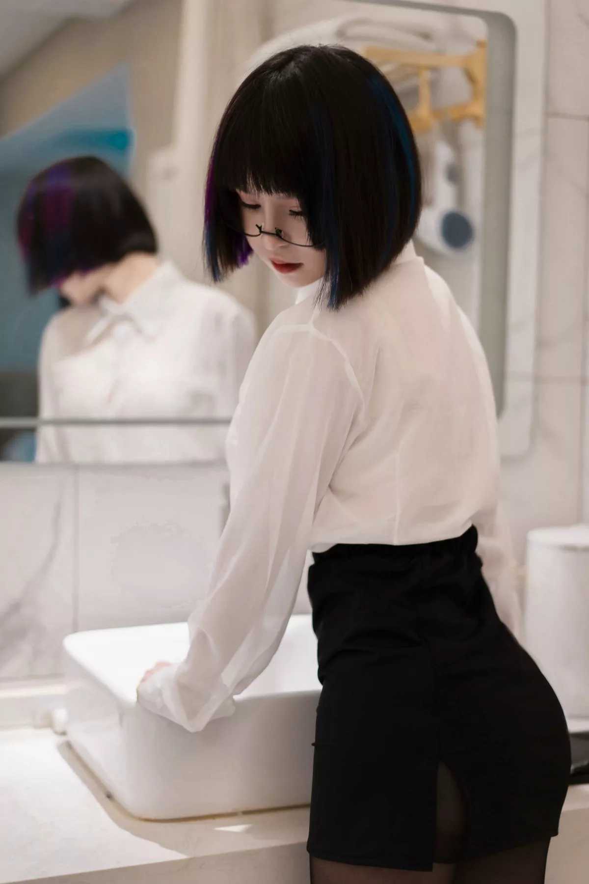 Xgyw.Org_COS福利美少女晕崽迷情小秘主题白衬衫配黑短裙秀开档黑丝裤袜诱惑写真36P