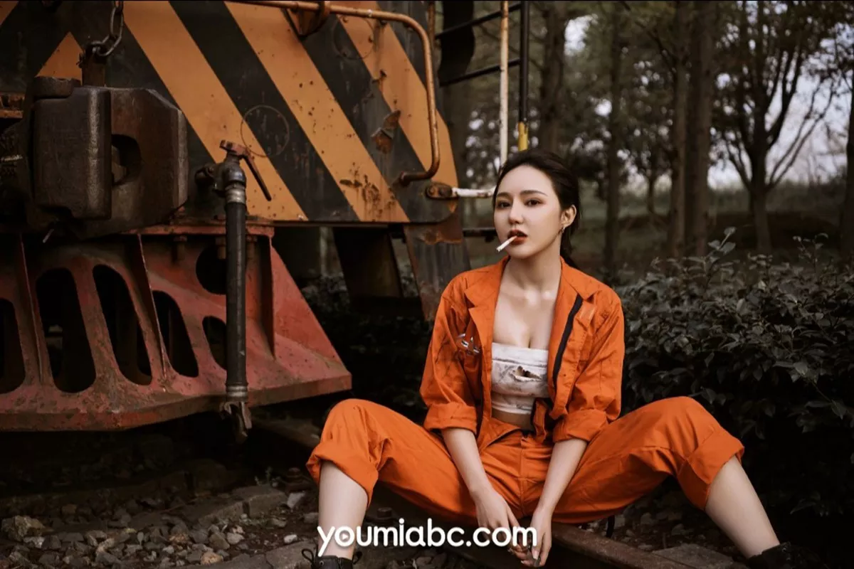 Xgyw.Org_[YouMi尤蜜]Vol.729_模特文静儿机车女郎主题户外低胸套装露豪乳撩人诱惑写真19P